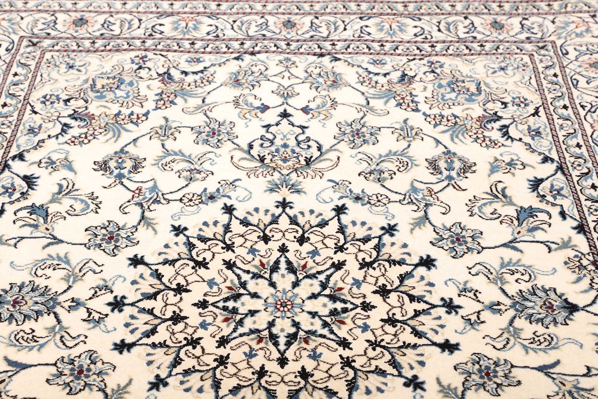 Nain Perserteppich aus Iran, 166 × 247 cm