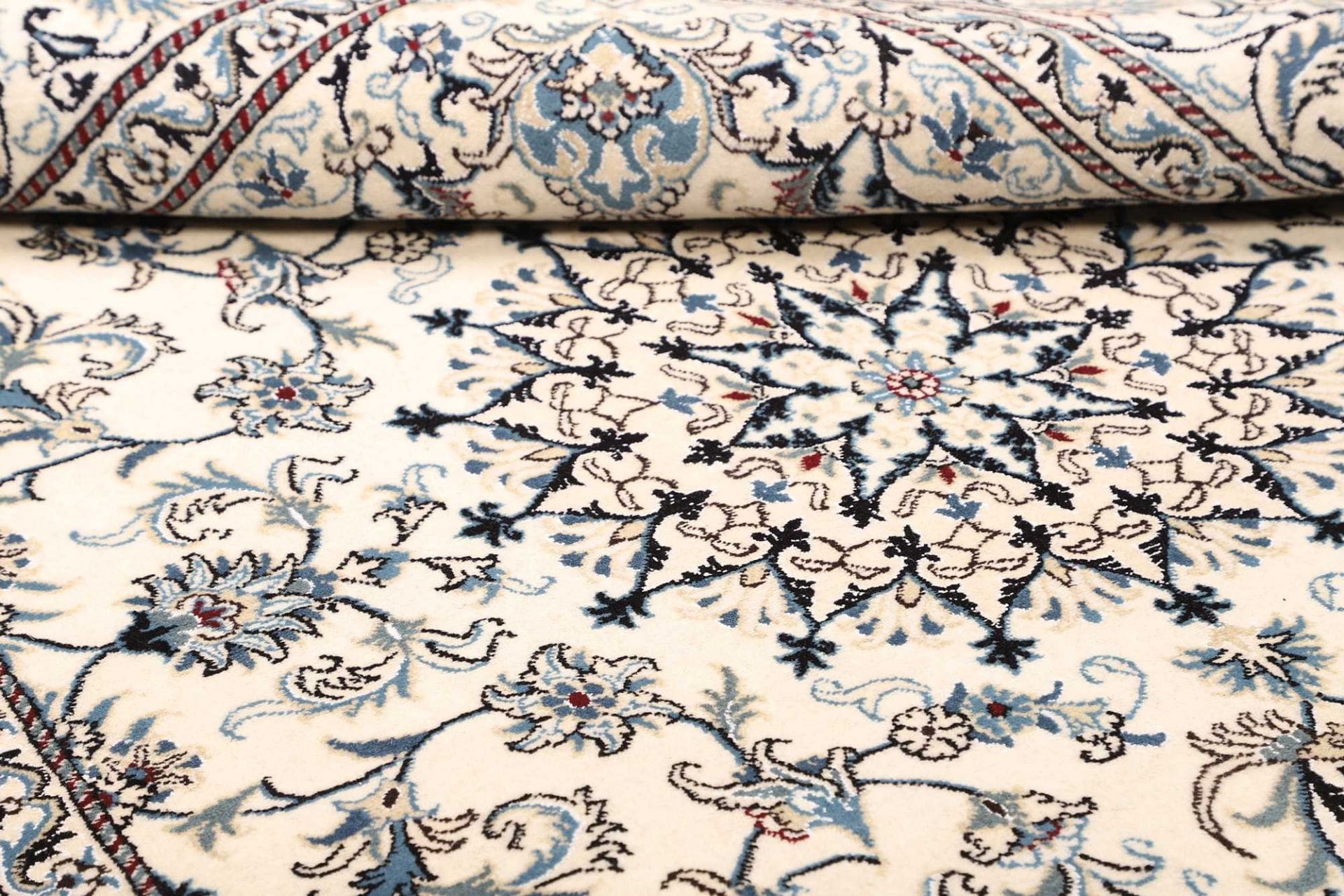Nain Perserteppich aus Iran, 166 × 247 cm