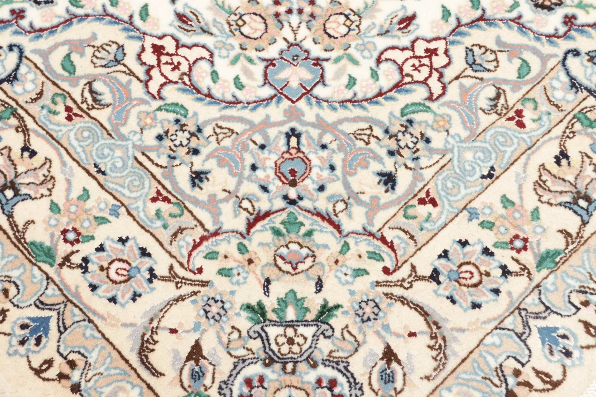 Handgeknüpfter Nain Perserteppich 161 × 245 cm