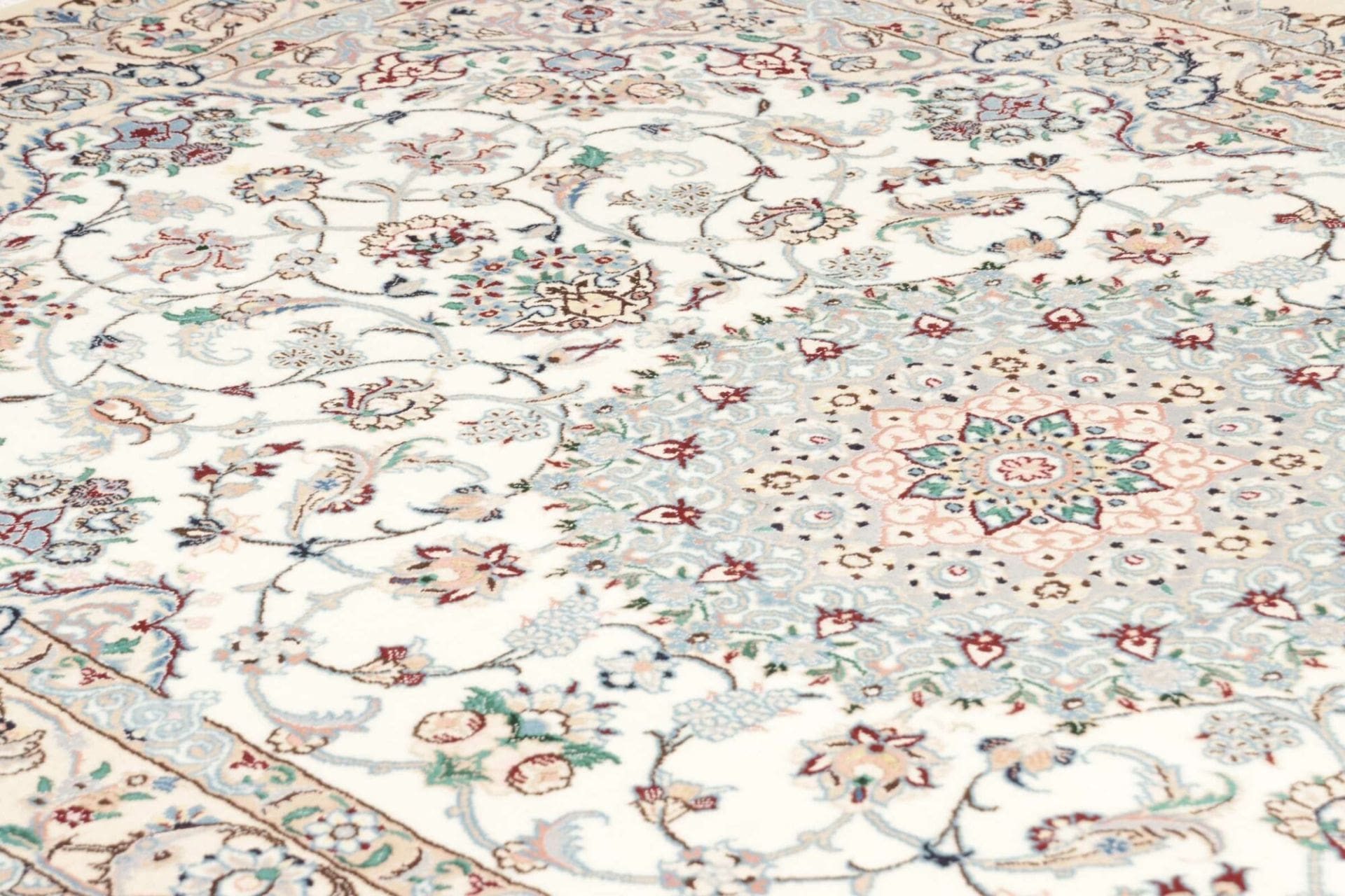 Handgeknüpfter Nain Perserteppich 161 × 245 cm