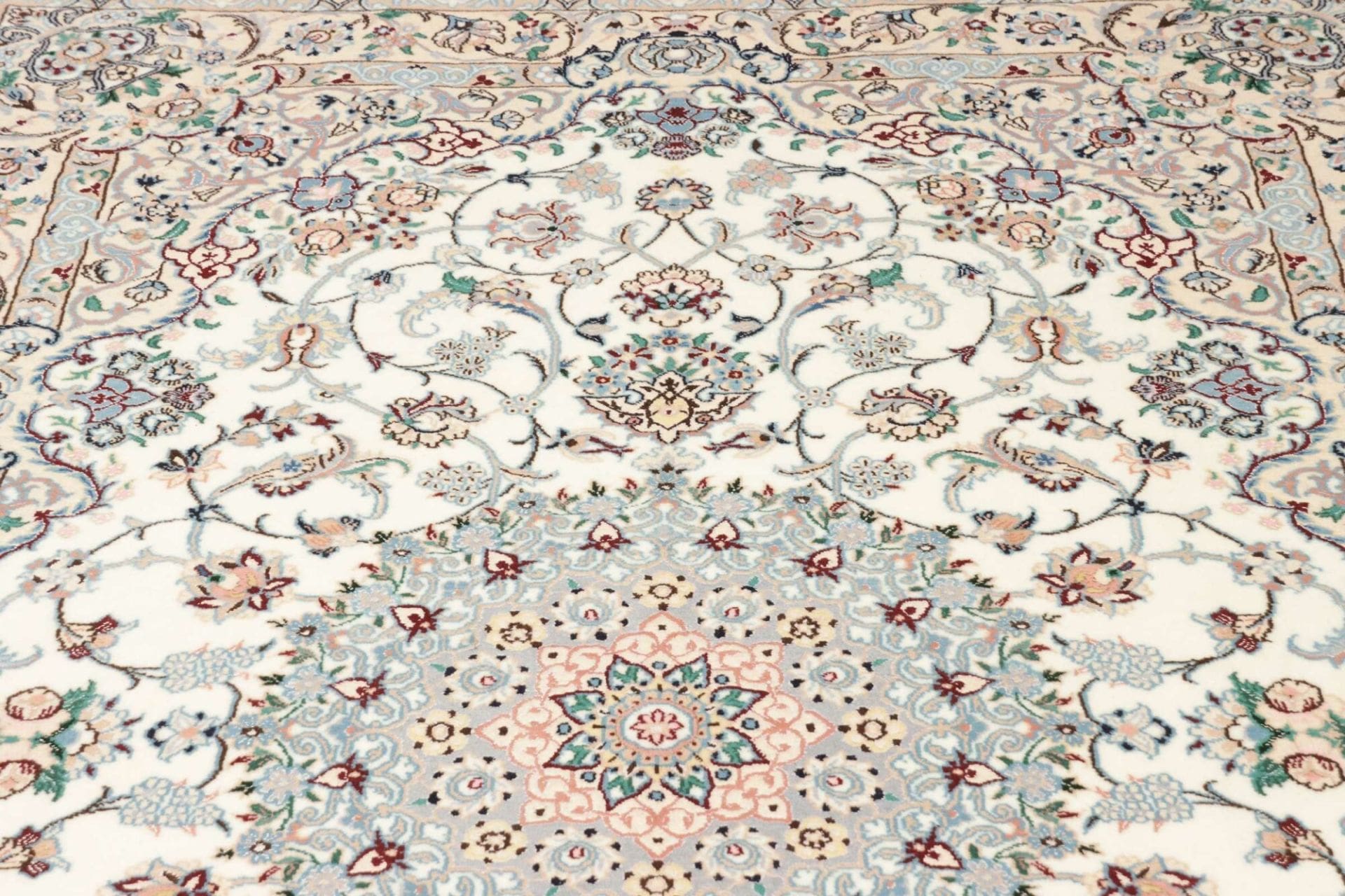 Handgeknüpfter Nain Perserteppich 161 × 245 cm
