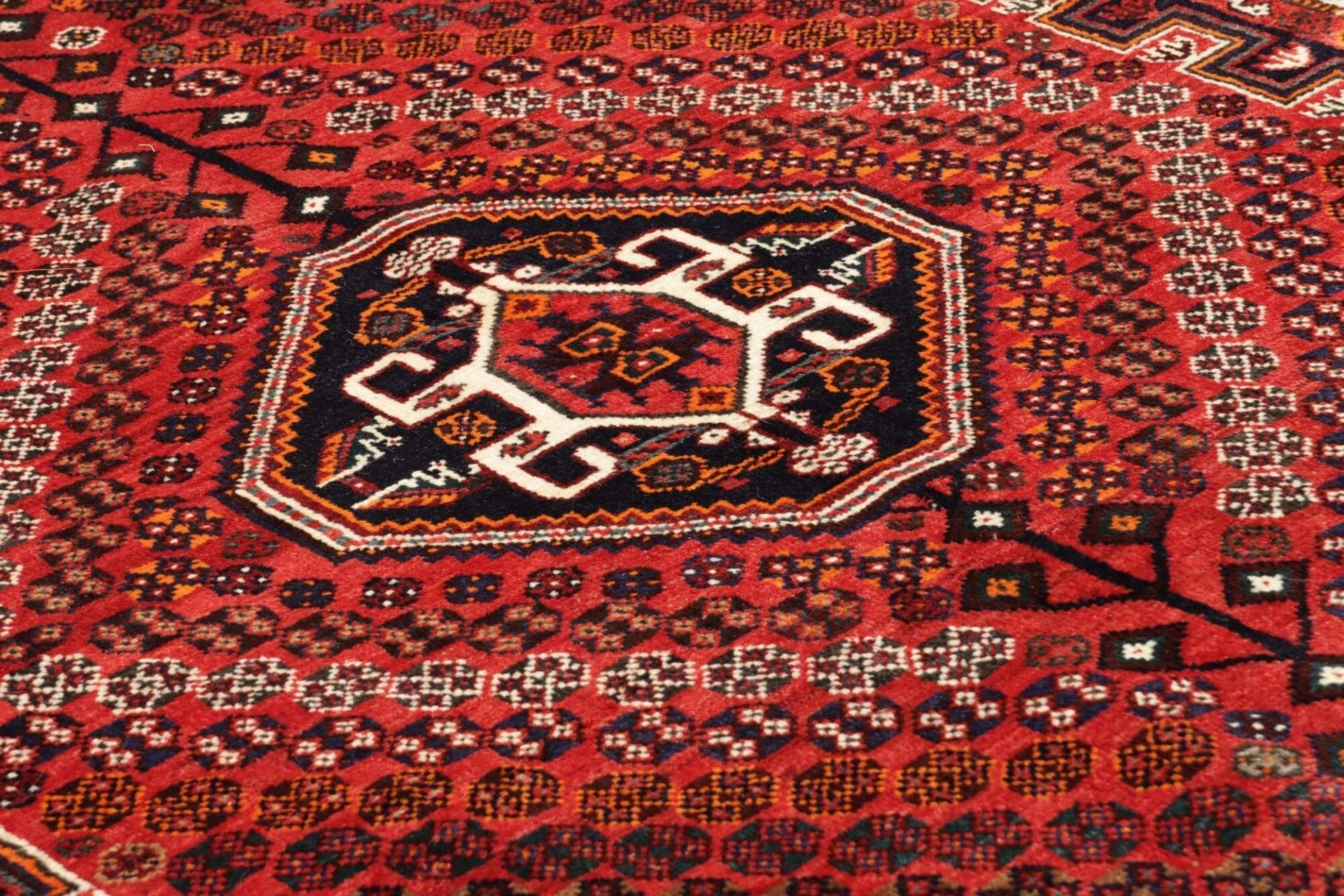 Handgeknüpfter Qashqai Perserteppich 173 × 254 cm