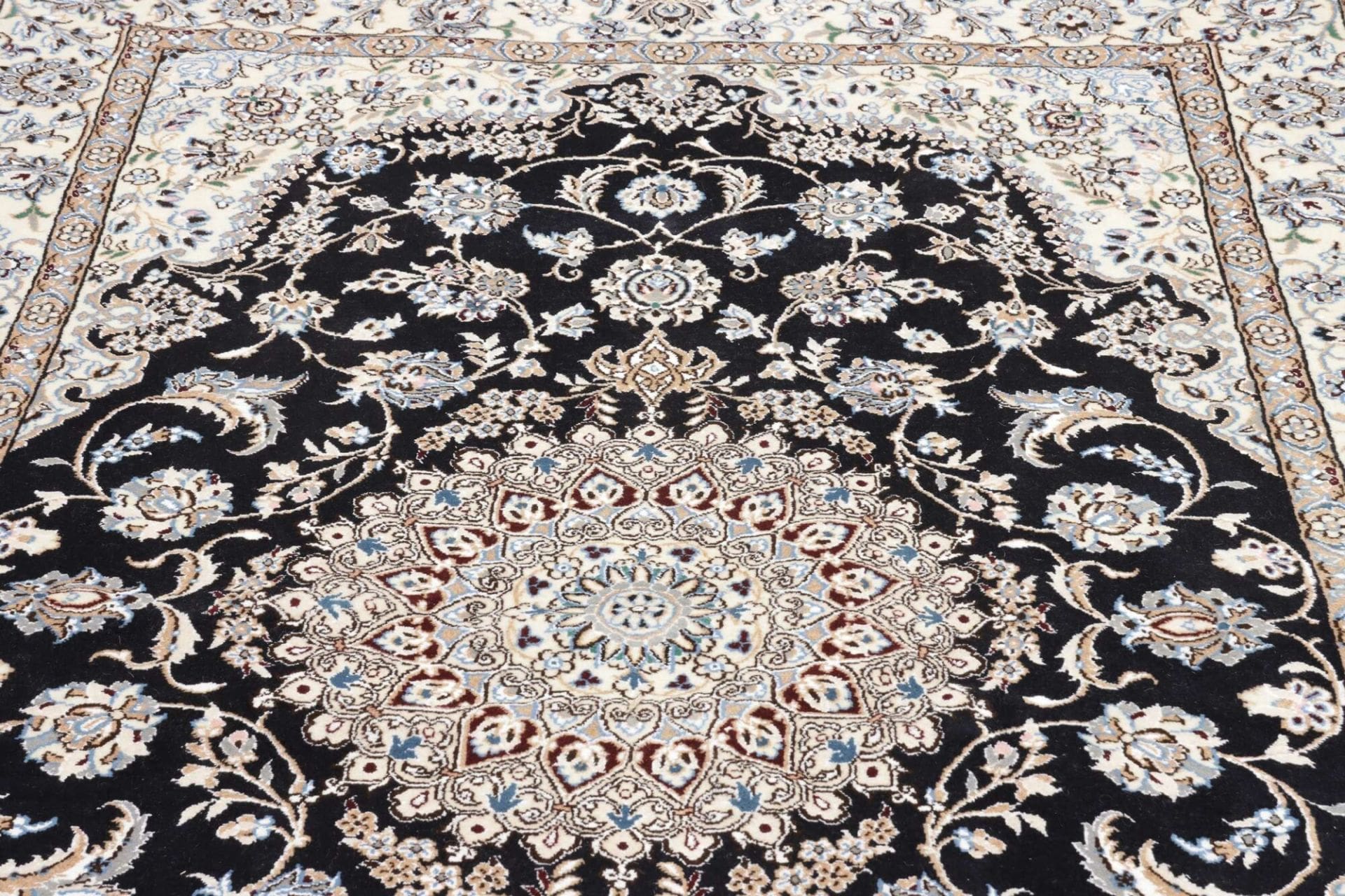 Nain Perserteppich aus Iran, 160 × 248 cm