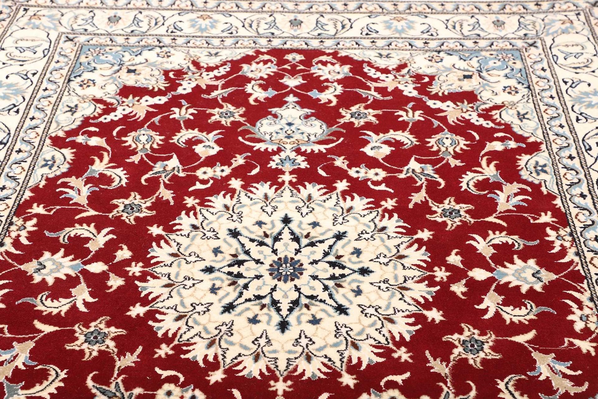 Handgeknüpfter Nain Perserteppich 173 × 235 cm