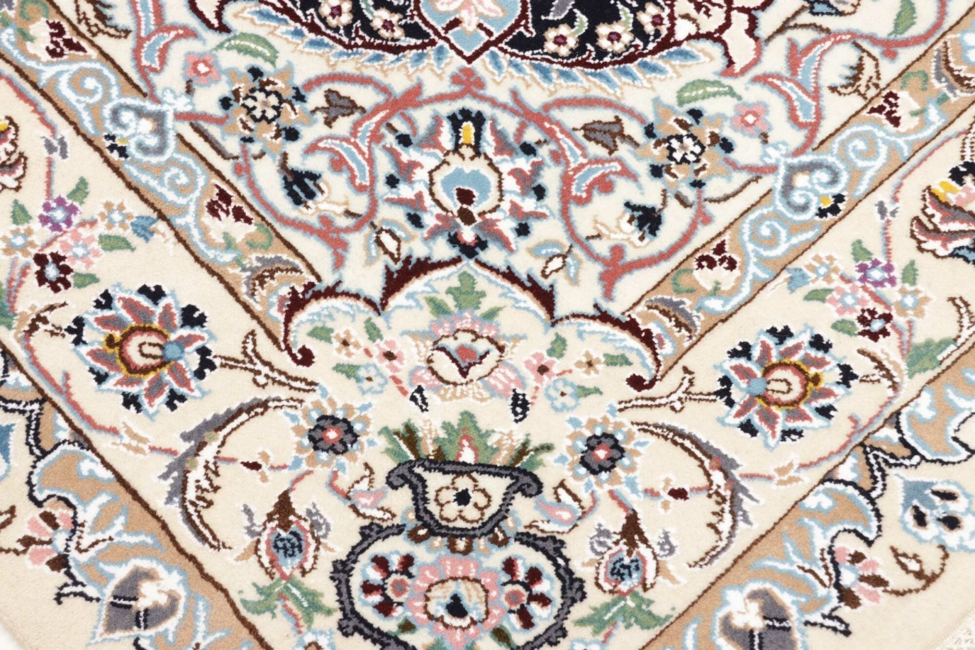 Handgeknüpfter Nain Perserteppich 149 × 246 cm