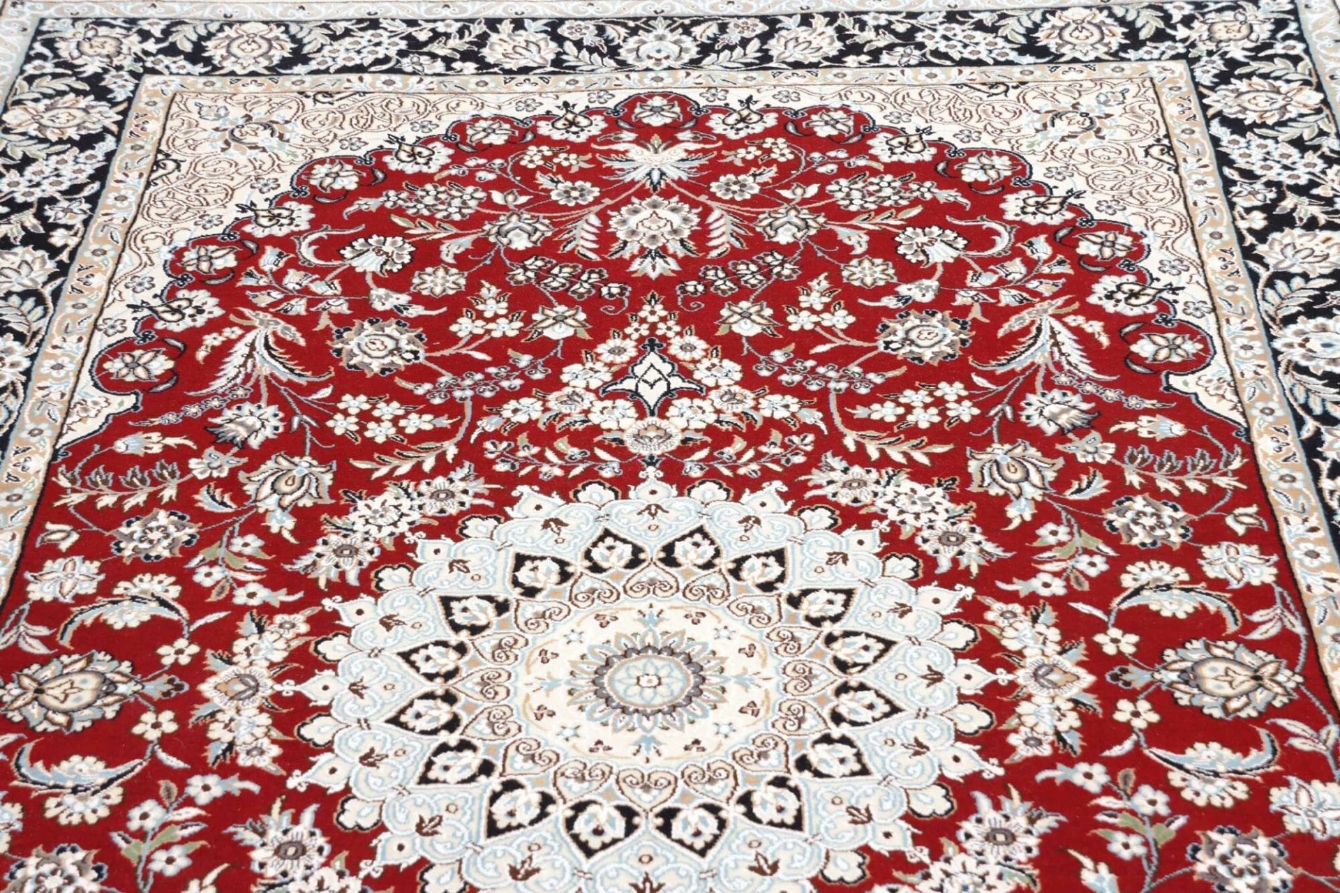 Handgeknüpfter Nain Perserteppich 150 × 246 cm