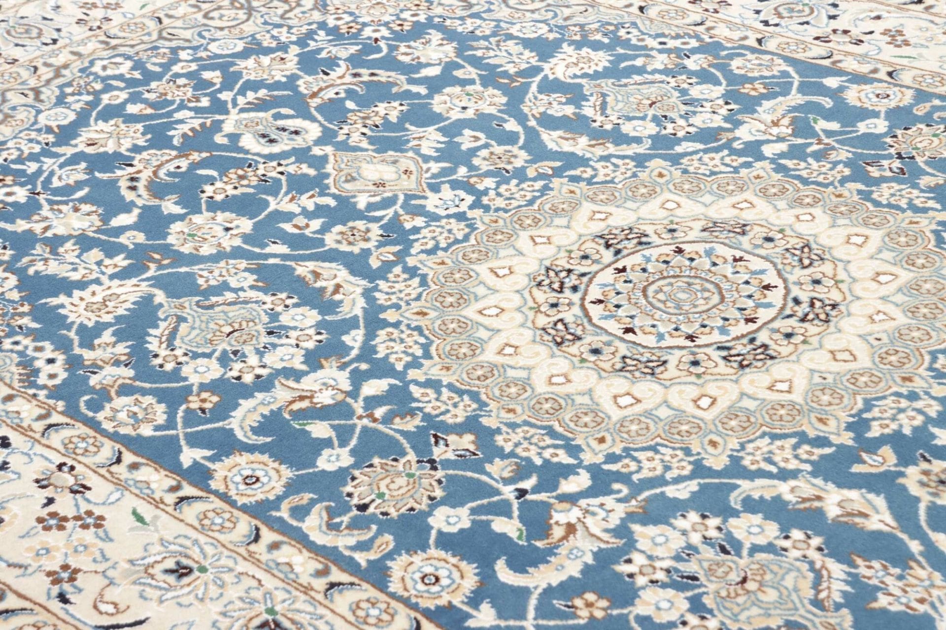 Nain Perserteppich 146 × 238 cm aus Wolle, handgeknüpft