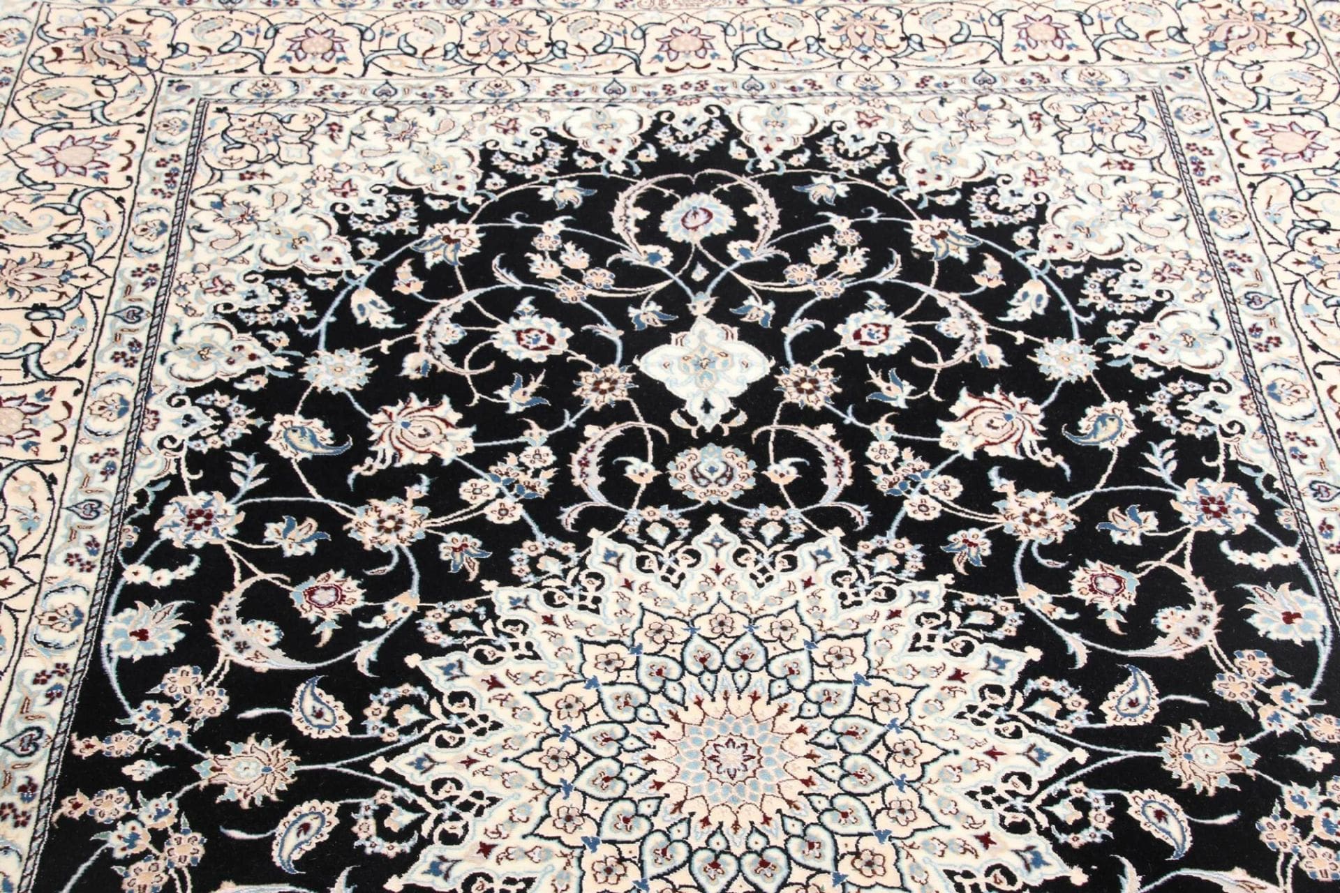 Handgeknüpfter Nain Perserteppich 156 × 225 cm