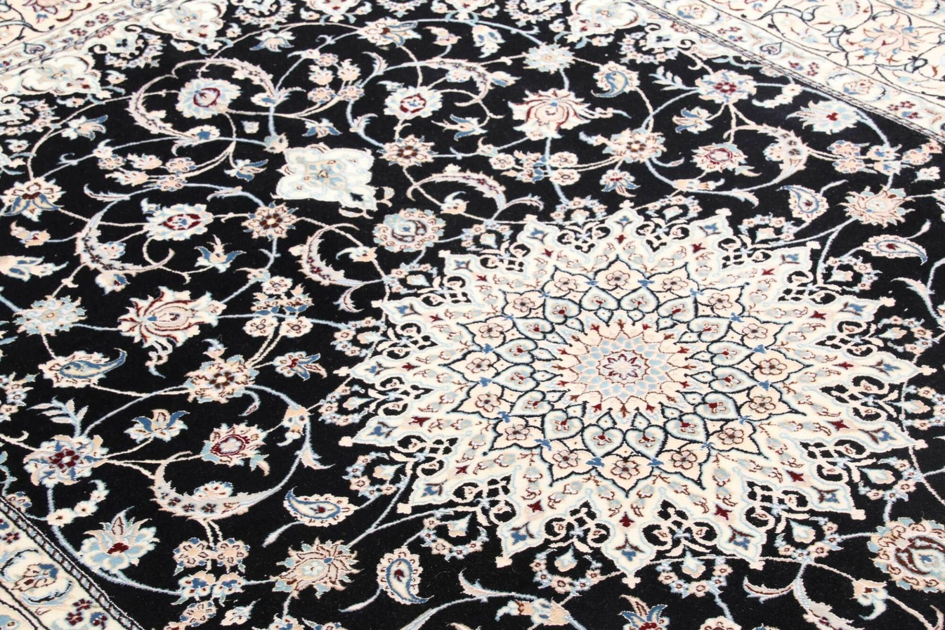 Handgeknüpfter Nain Perserteppich 156 × 225 cm