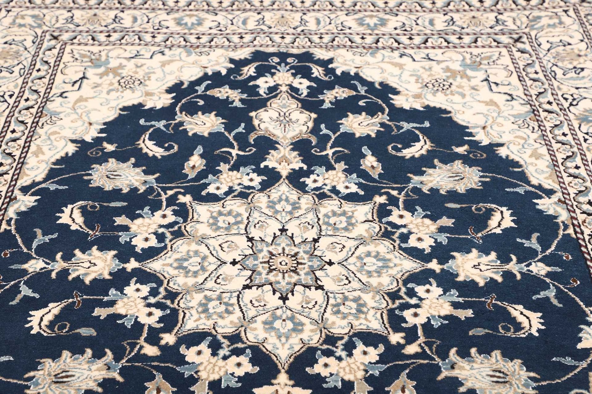 Nain Perserteppich 168 × 234 cm aus Wolle, handgeknüpft