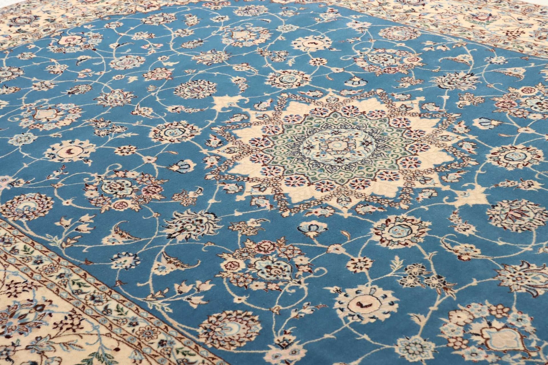 Nain Perserteppich aus Iran, 170 × 255 cm