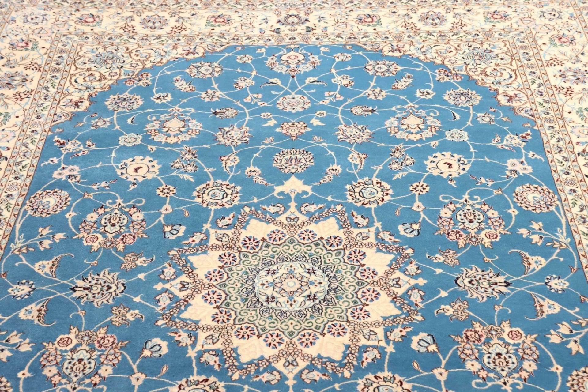 Nain Perserteppich aus Iran, 170 × 255 cm