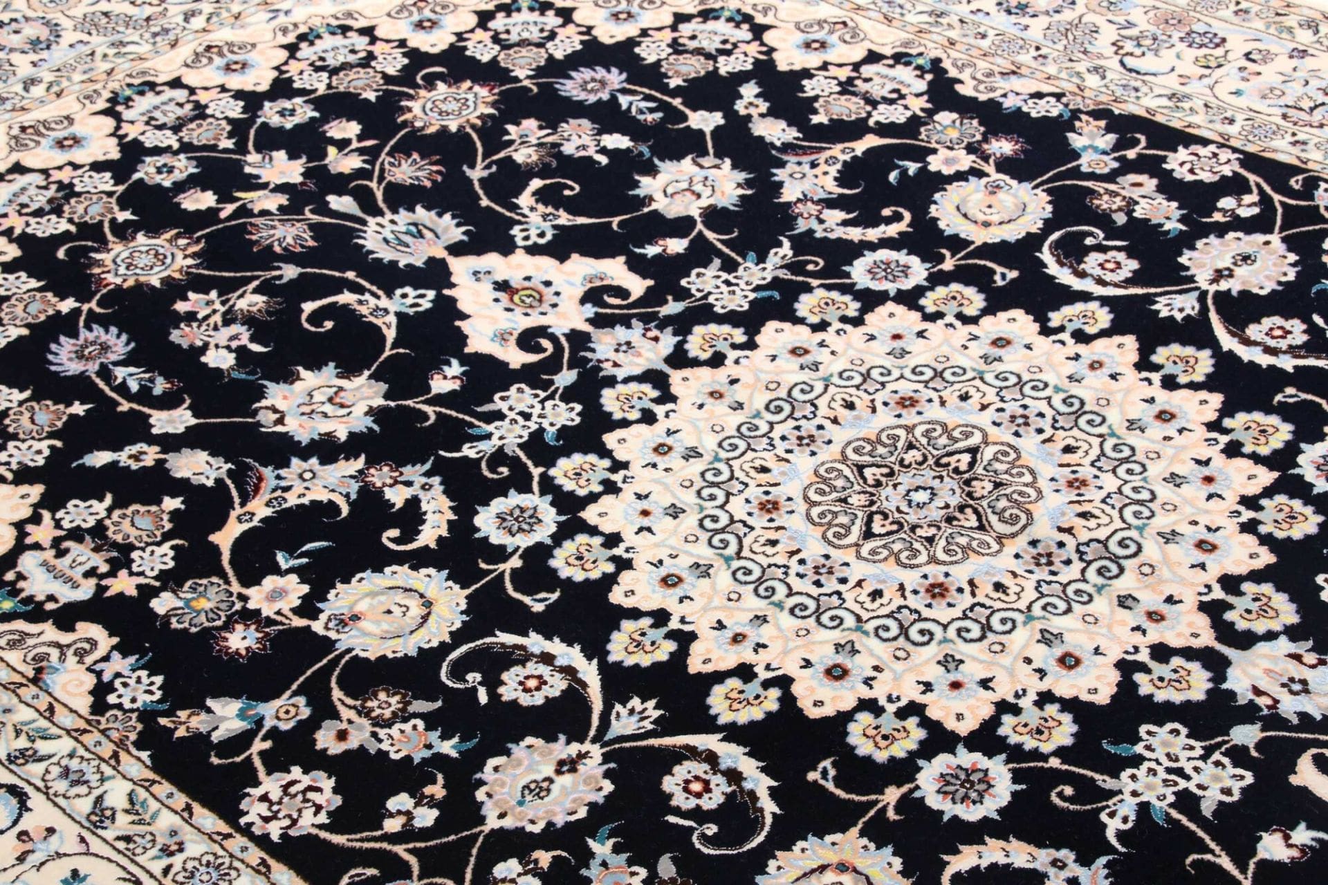 Nain Perserteppich 161 × 245 cm aus Wolle, handgeknüpft