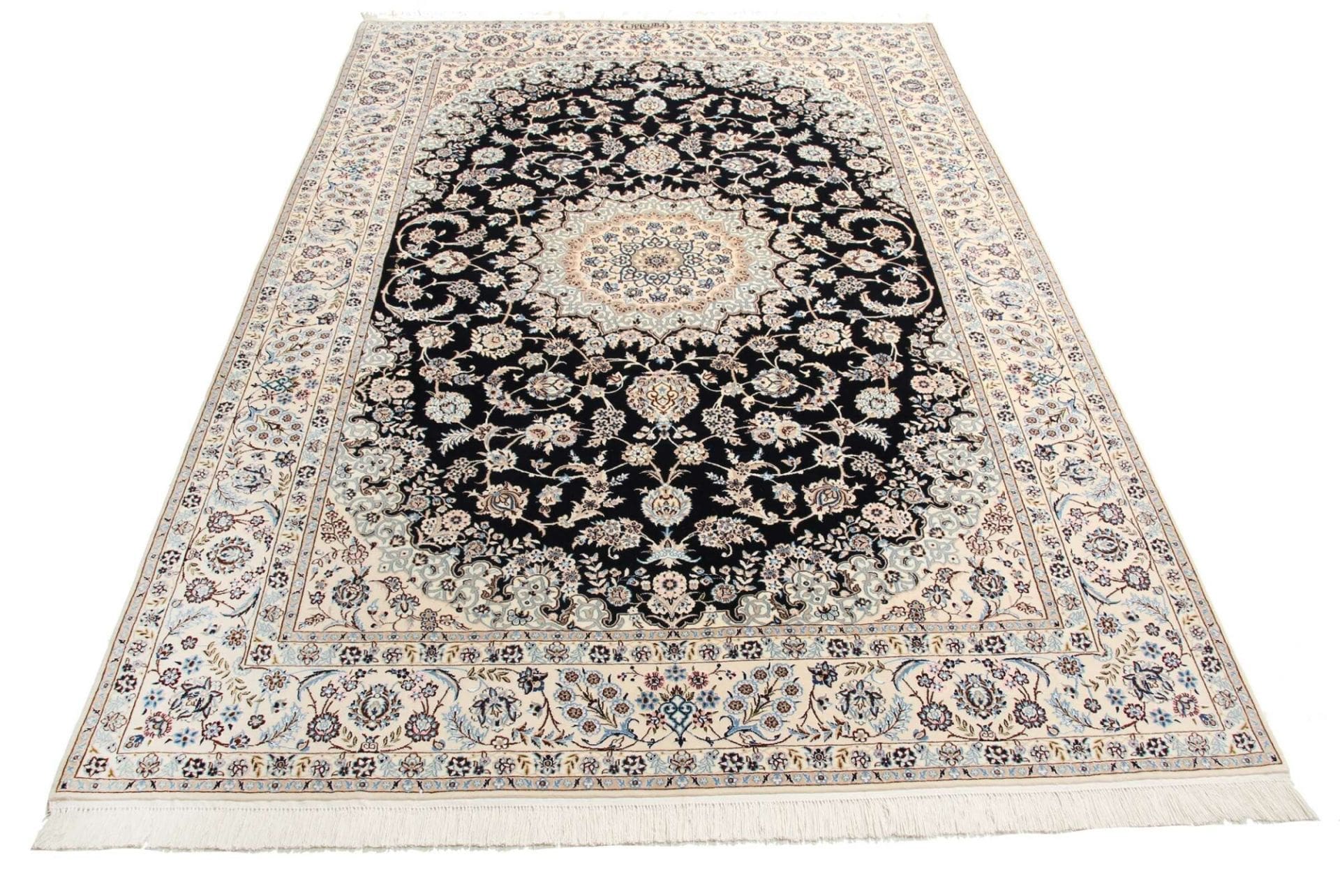 Nain Perserteppich aus Iran, 173 × 250 cm