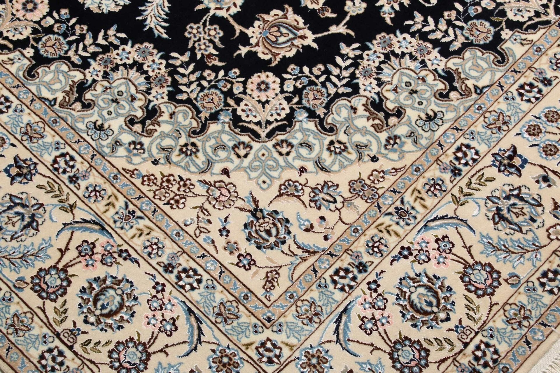 Nain Perserteppich aus Iran, 173 × 250 cm