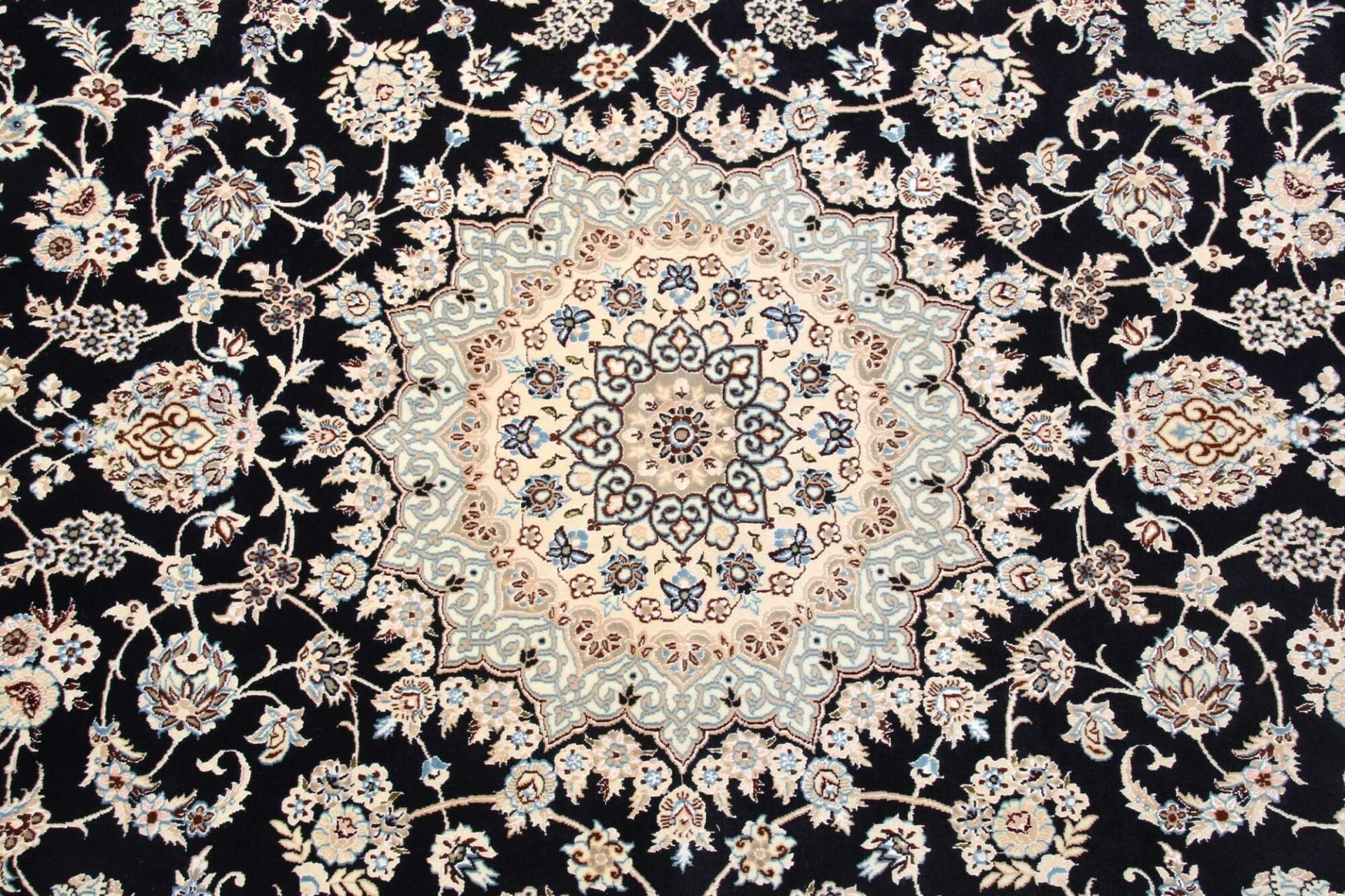 Nain Perserteppich aus Iran, 173 × 250 cm