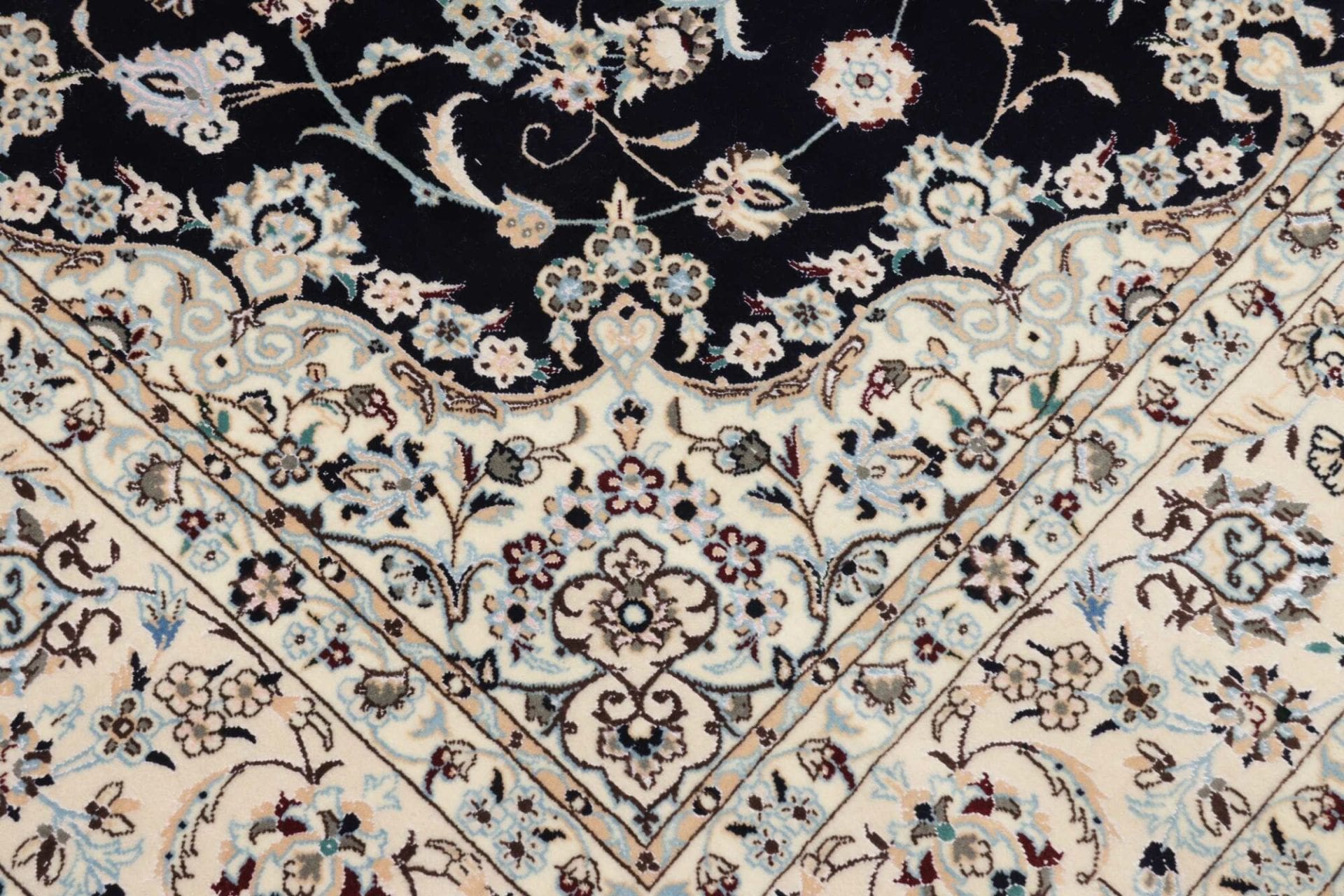 Handgeknüpfter Nain Perserteppich 171 × 249 cm