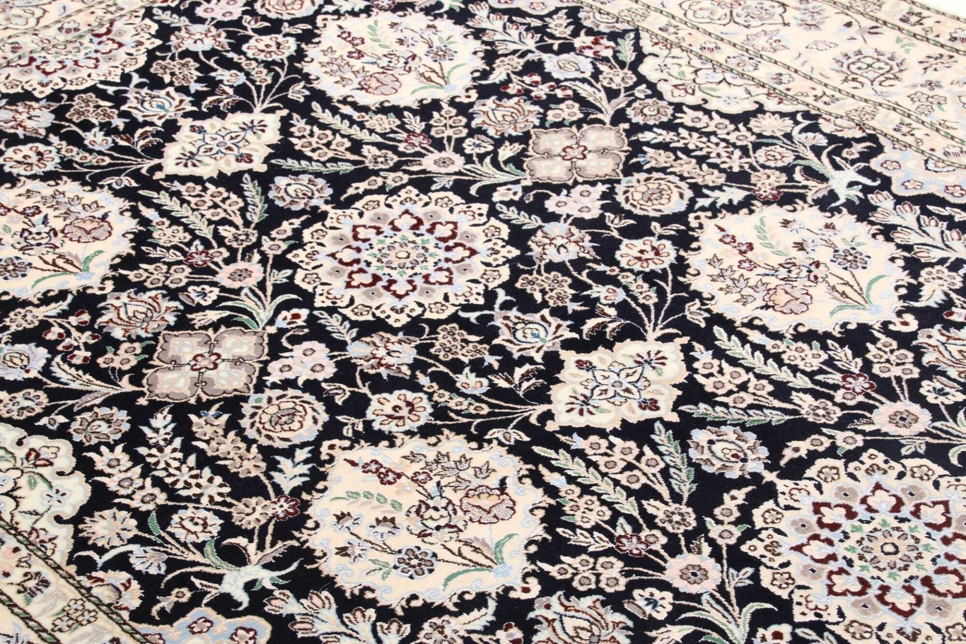 Nain Perserteppich 156 × 232 cm aus Wolle, handgeknüpft