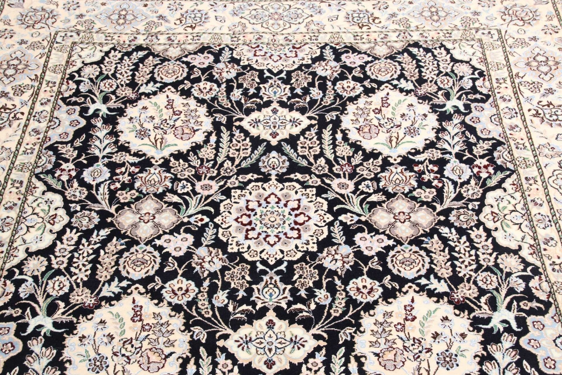 Nain Perserteppich 156 × 232 cm aus Wolle, handgeknüpft