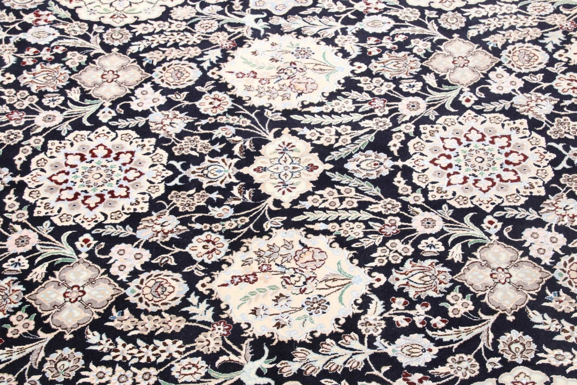 Nain Perserteppich 156 × 232 cm aus Wolle, handgeknüpft