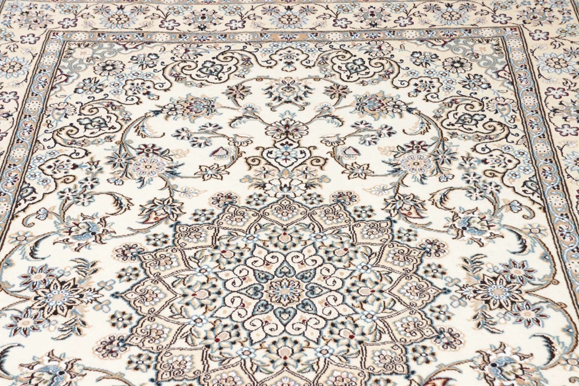 Handgeknüpfter Nain Perserteppich 148 × 222 cm
