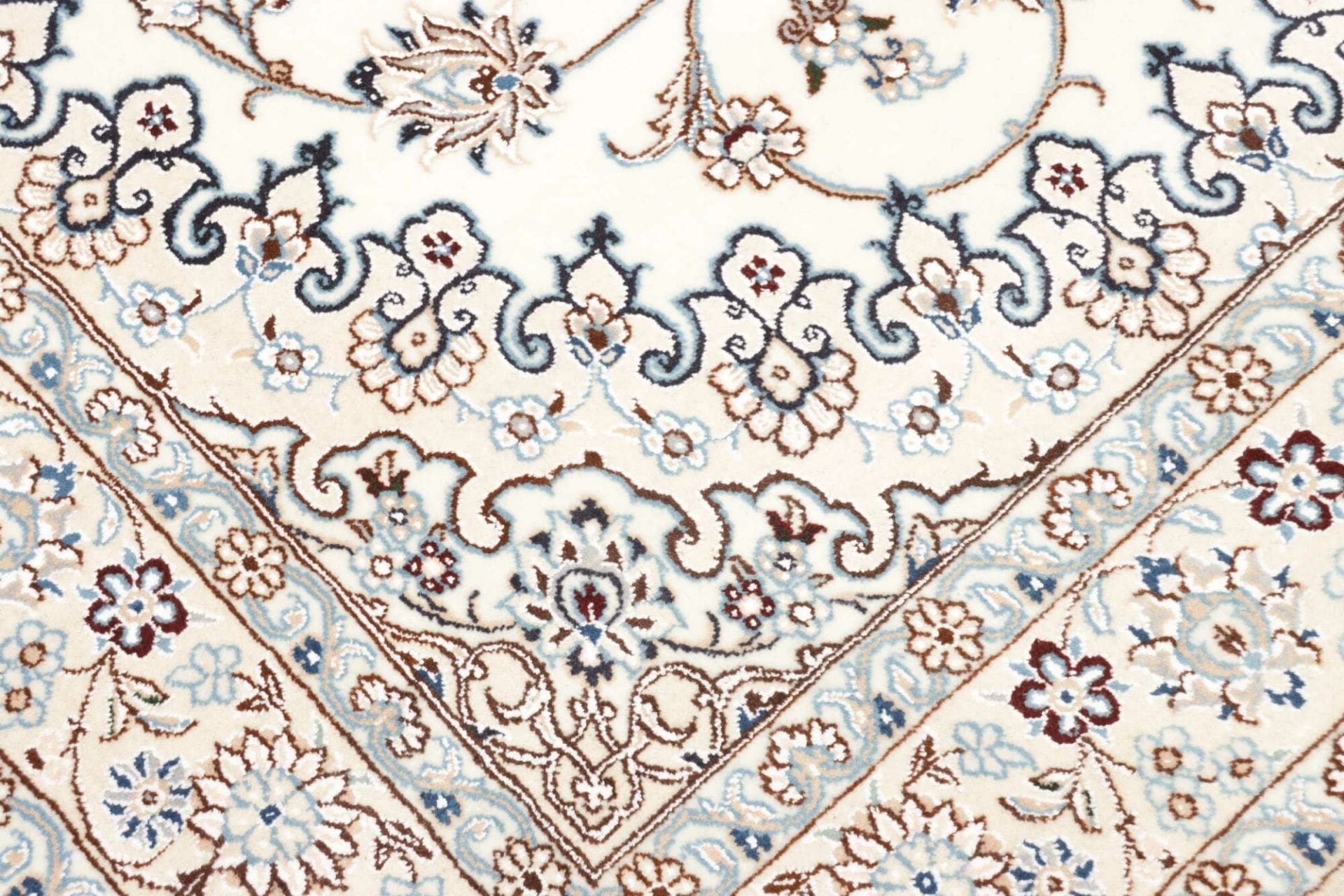 Nain Perserteppich aus Iran, 143 × 217 cm