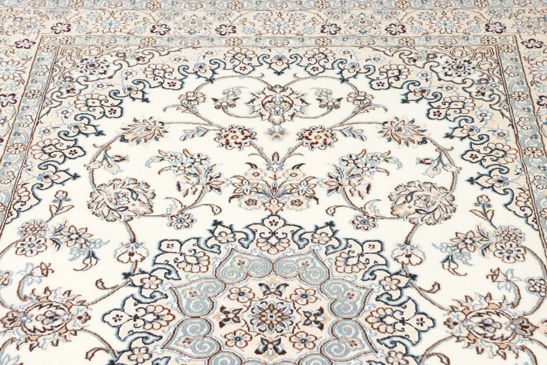 Nain Perserteppich aus Iran, 143 × 217 cm