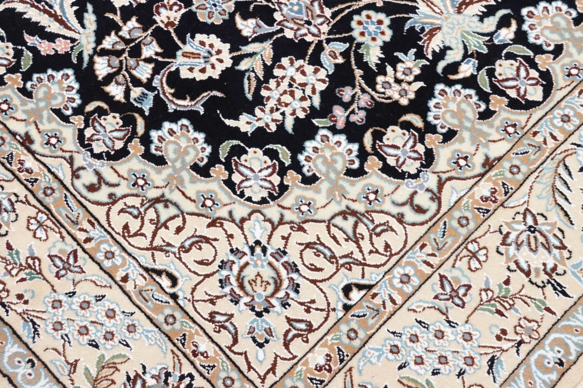 Nain Perserteppich aus Iran, 146 × 247 cm