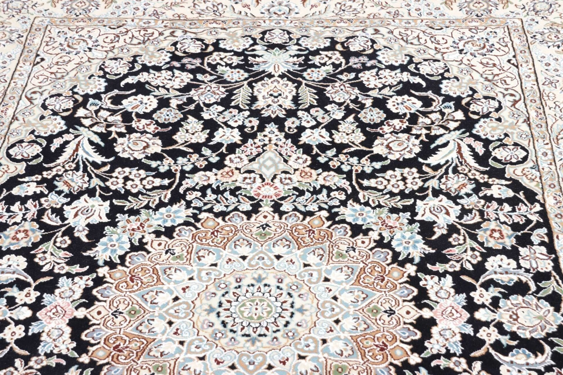 Nain Perserteppich aus Iran, 146 × 247 cm