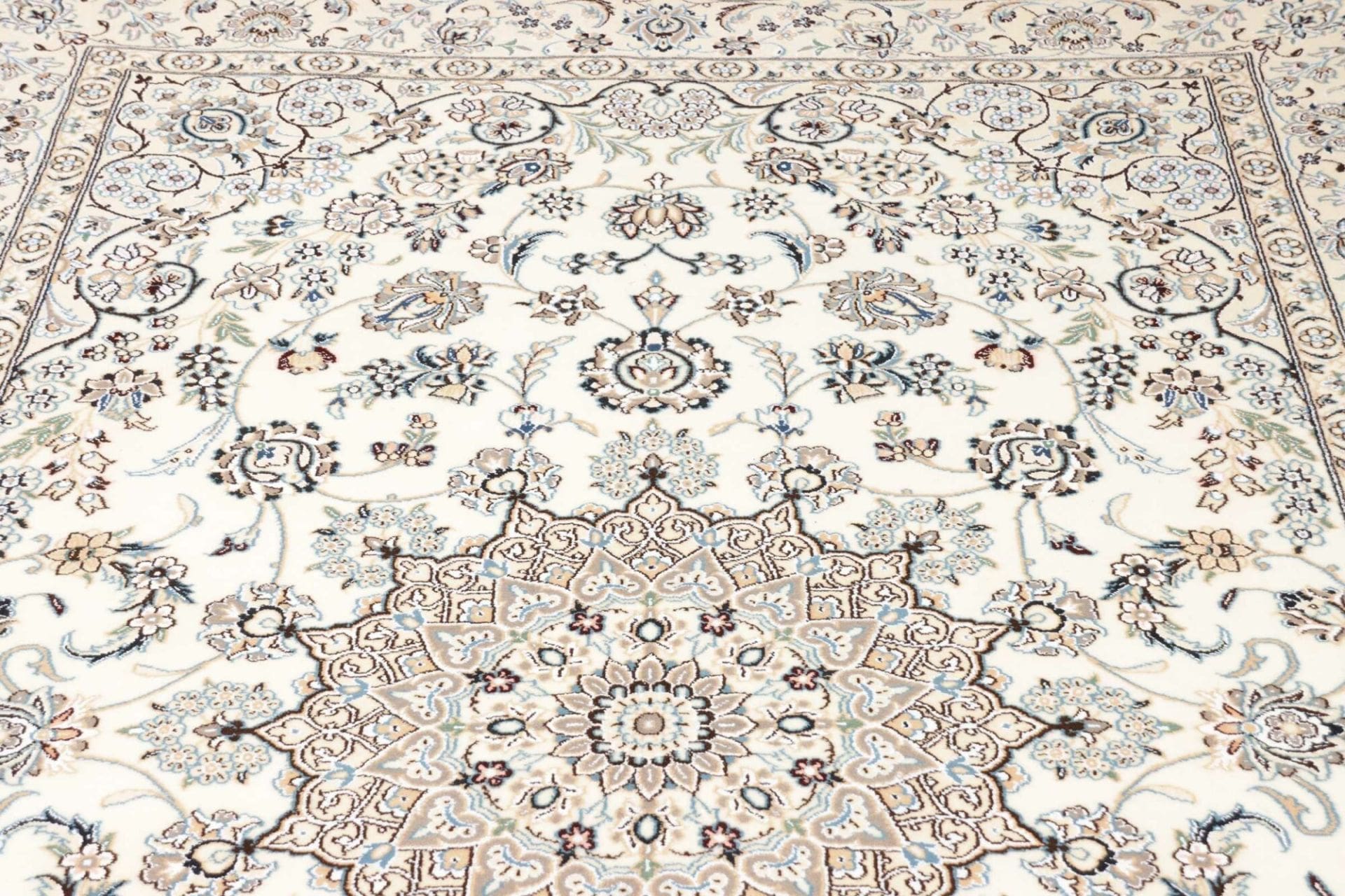 Nain Perserteppich 173 × 272 cm aus Wolle, handgeknüpft