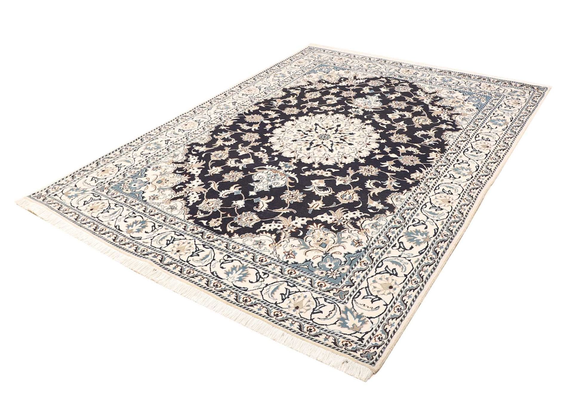 Handgeknüpfter Nain Perserteppich 175 × 234 cm