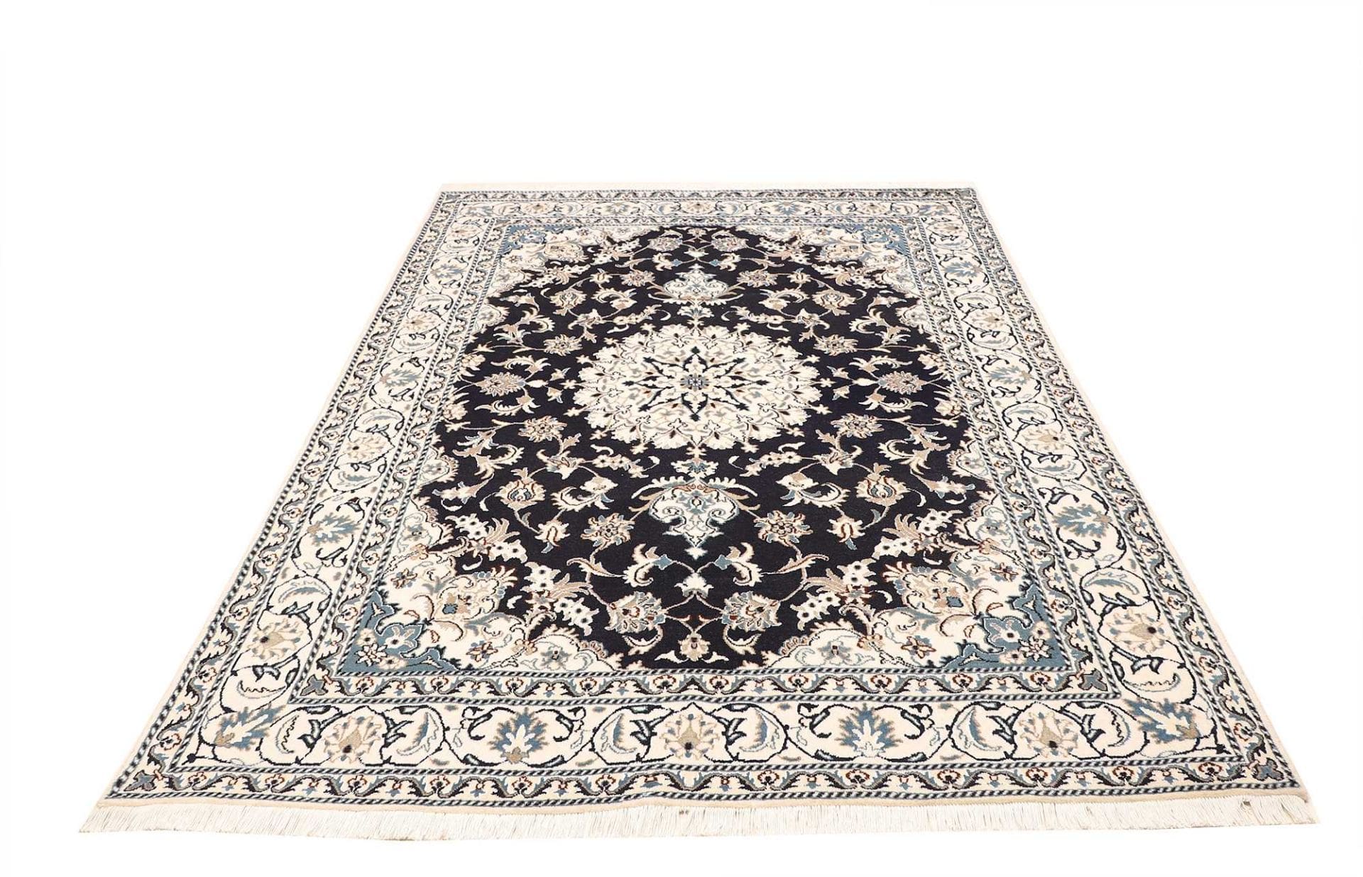 Handgeknüpfter Nain Perserteppich 175 × 234 cm