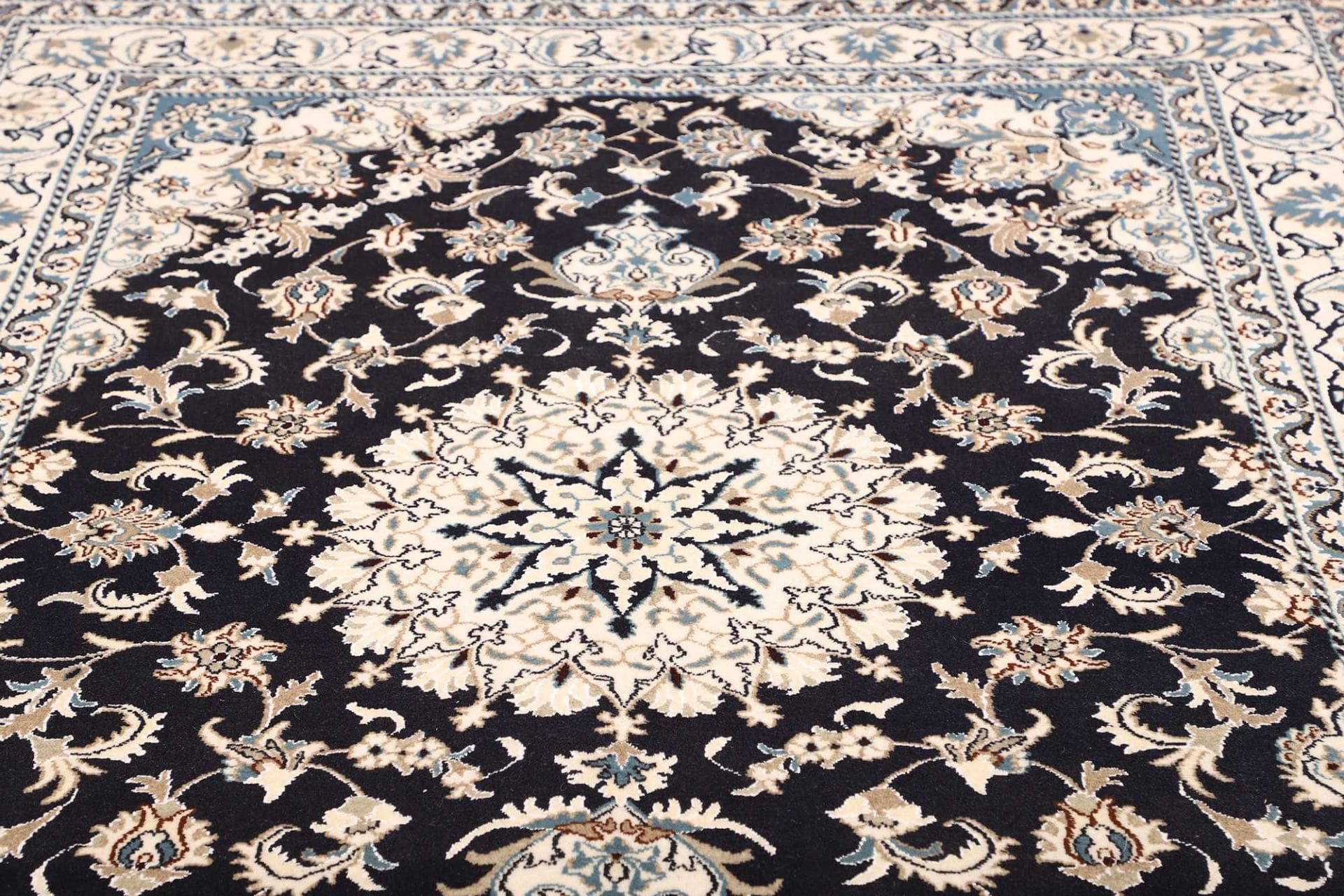 Handgeknüpfter Nain Perserteppich 175 × 234 cm