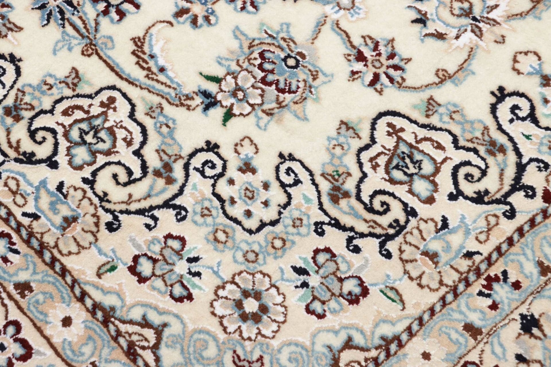 Nain Perserteppich aus Iran, 143 × 225 cm