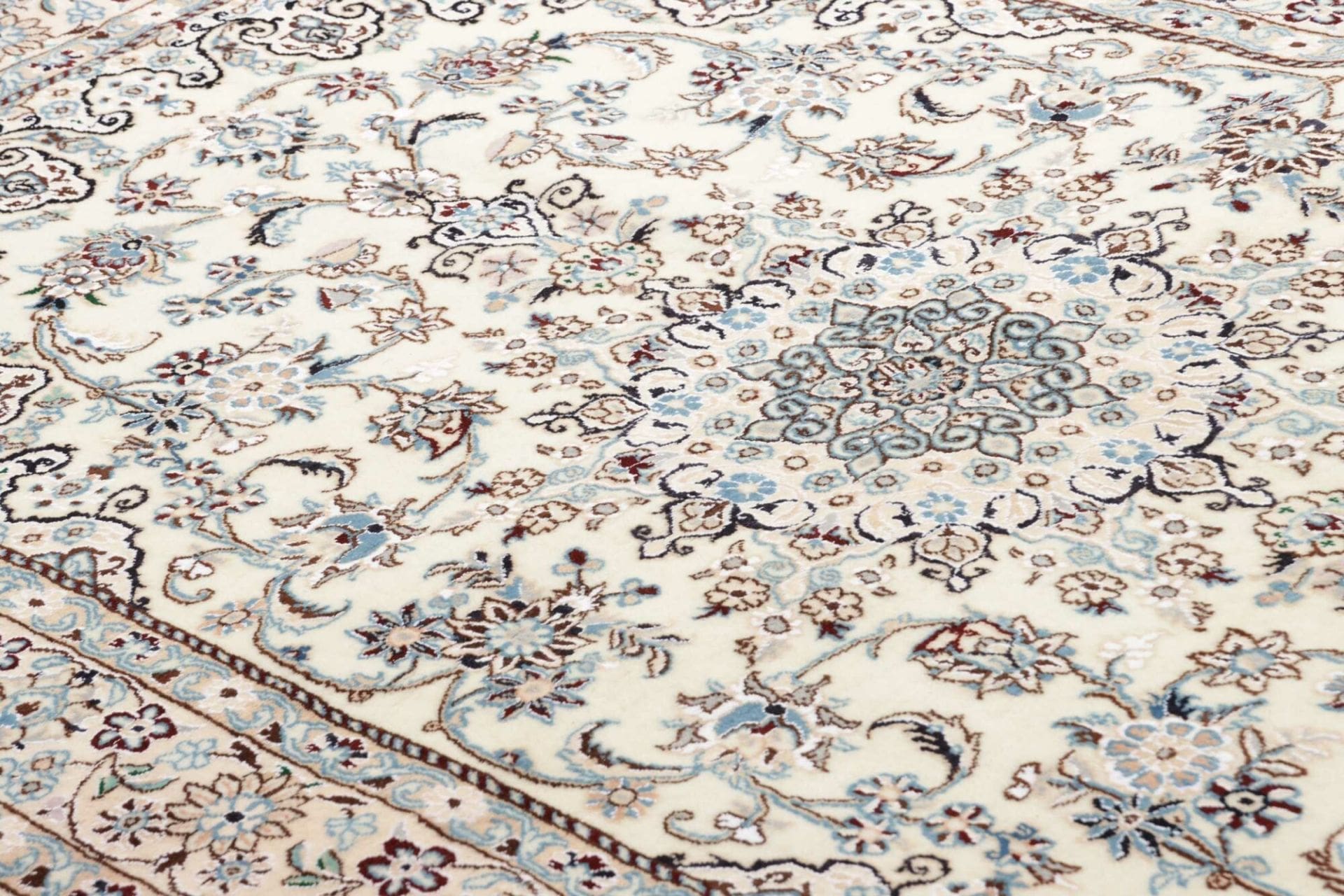 Nain Perserteppich aus Iran, 143 × 225 cm