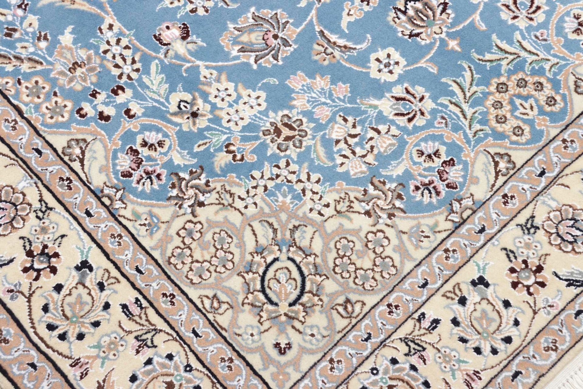 Nain Perserteppich aus Iran, 156 × 233 cm