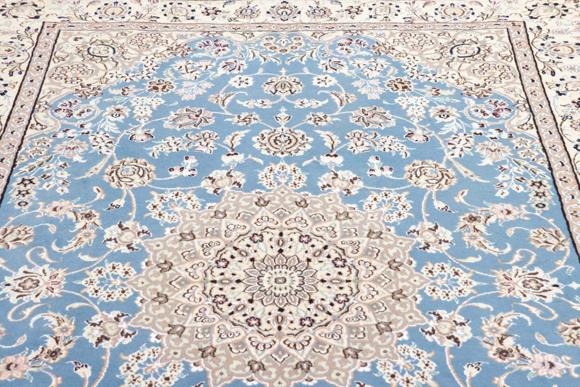 Nain Perserteppich aus Iran, 156 × 233 cm