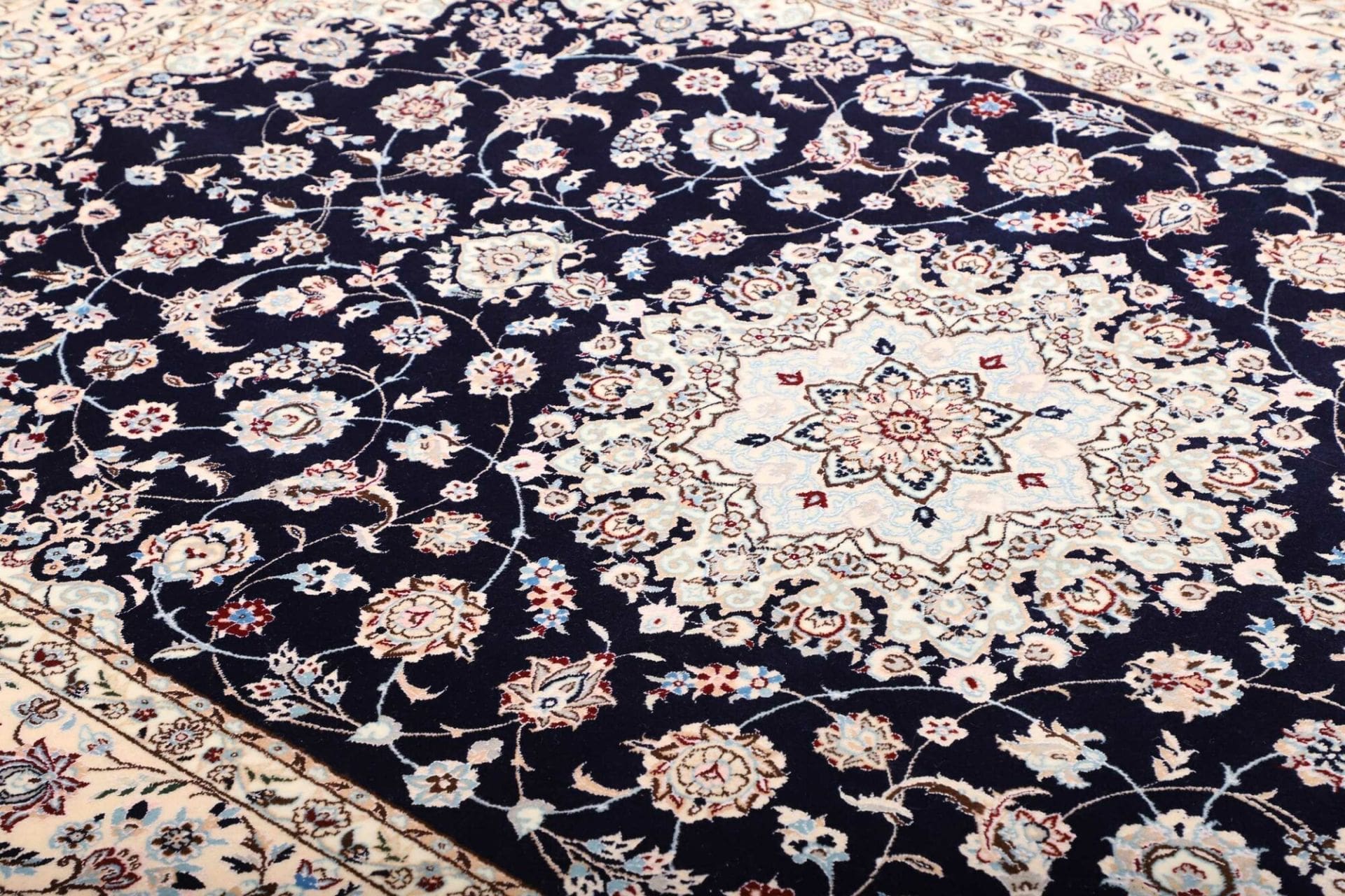 Handgeknüpfter Nain Perserteppich, 161 × 233 cm, Wolle