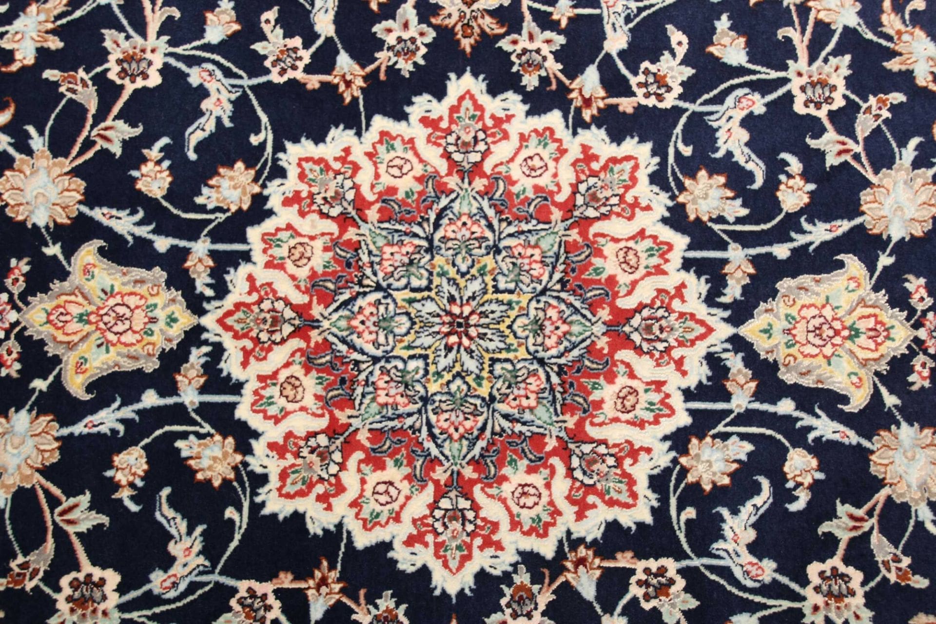 Isfahan Perserteppich aus Iran, 160 × 232 cm