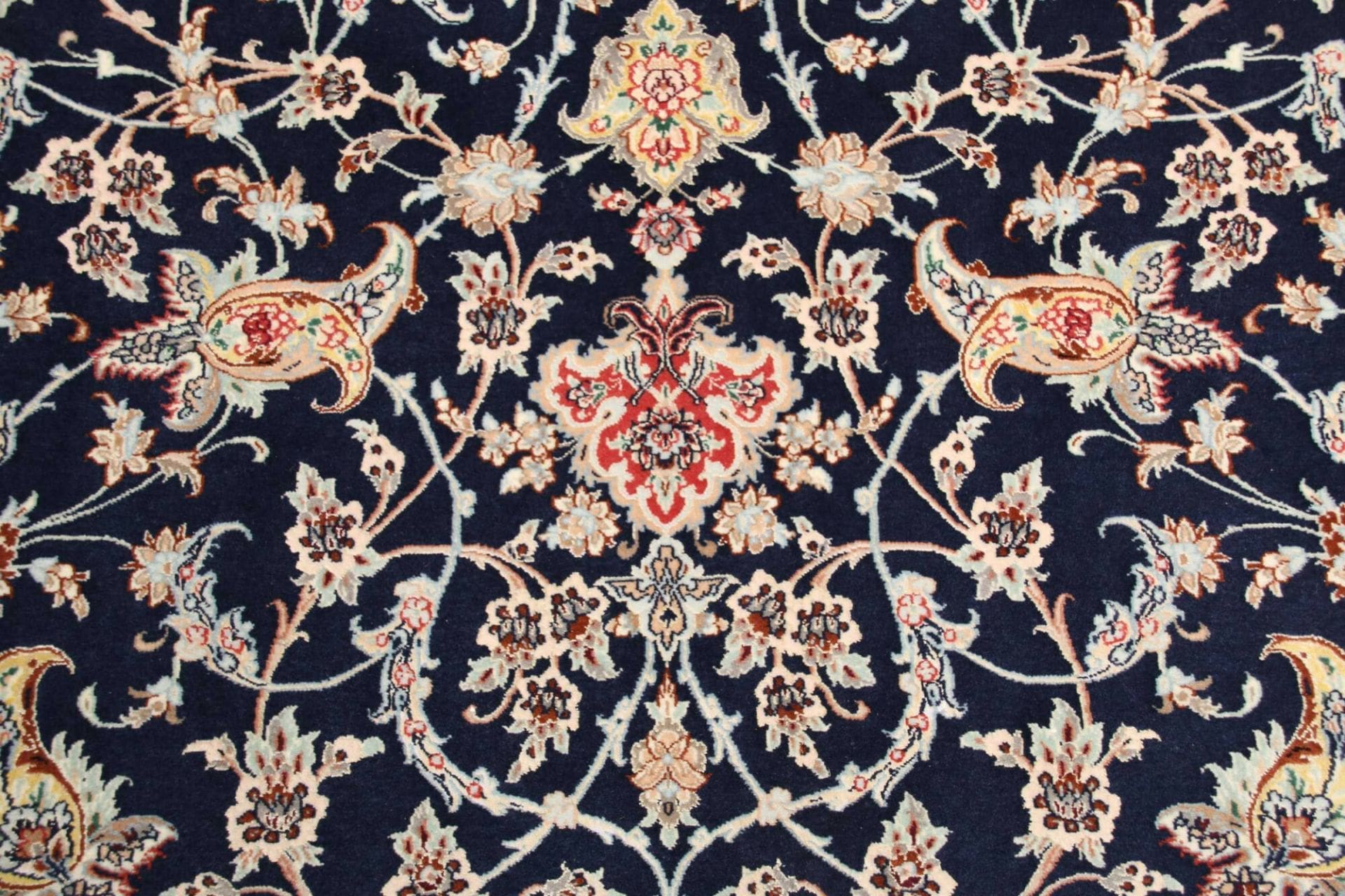 Isfahan Perserteppich aus Iran, 160 × 232 cm