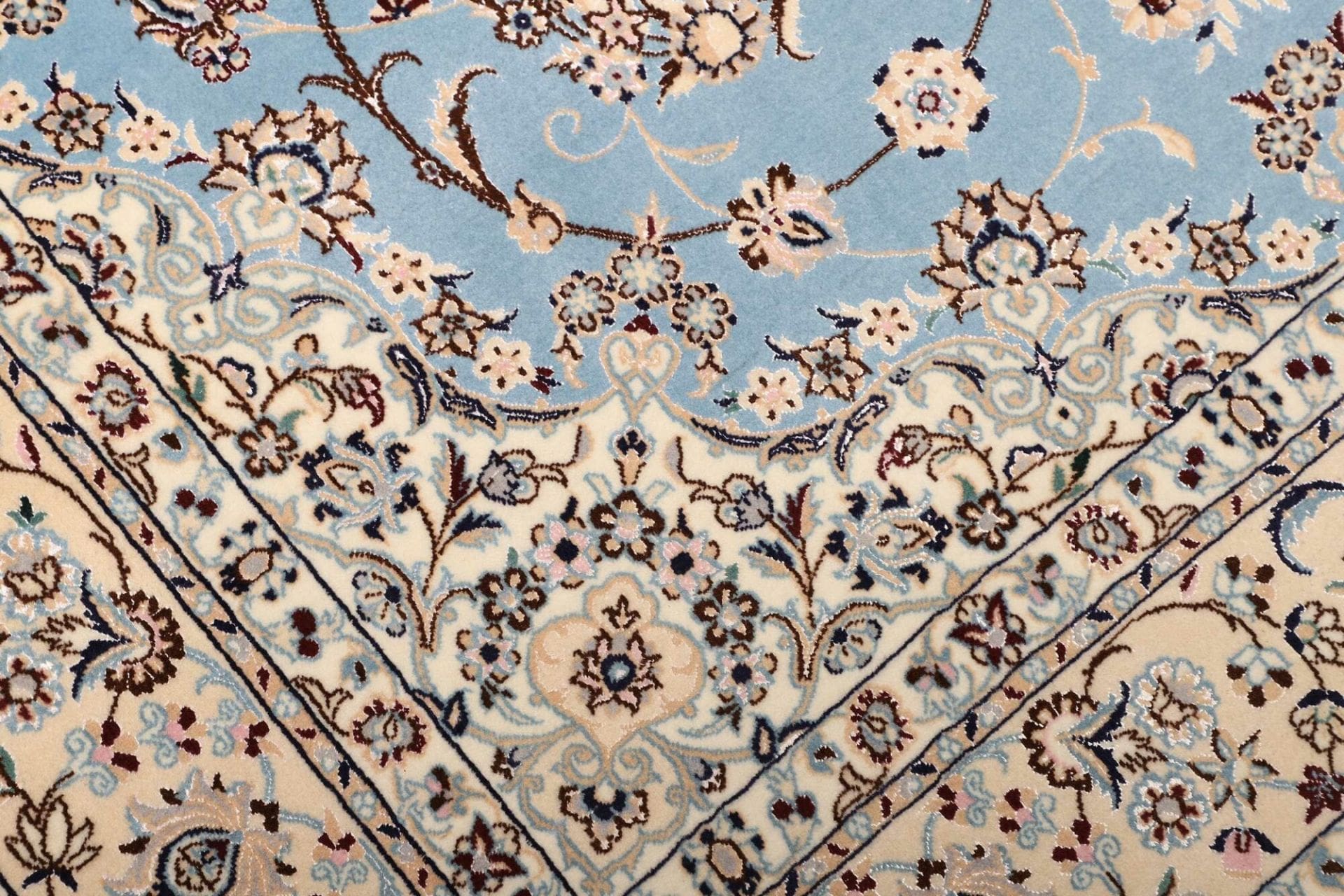 Nain Perserteppich aus Iran, 159 × 235 cm