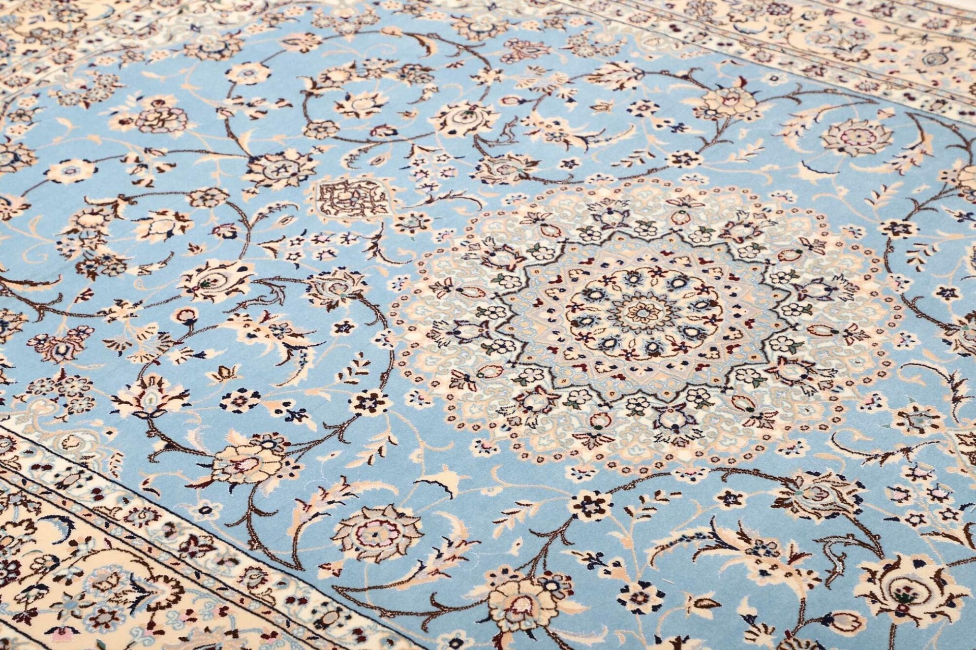 Nain Perserteppich aus Iran, 159 × 235 cm