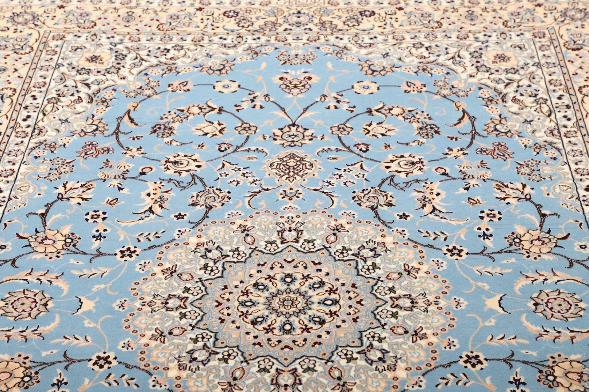 Nain Perserteppich aus Iran, 159 × 235 cm