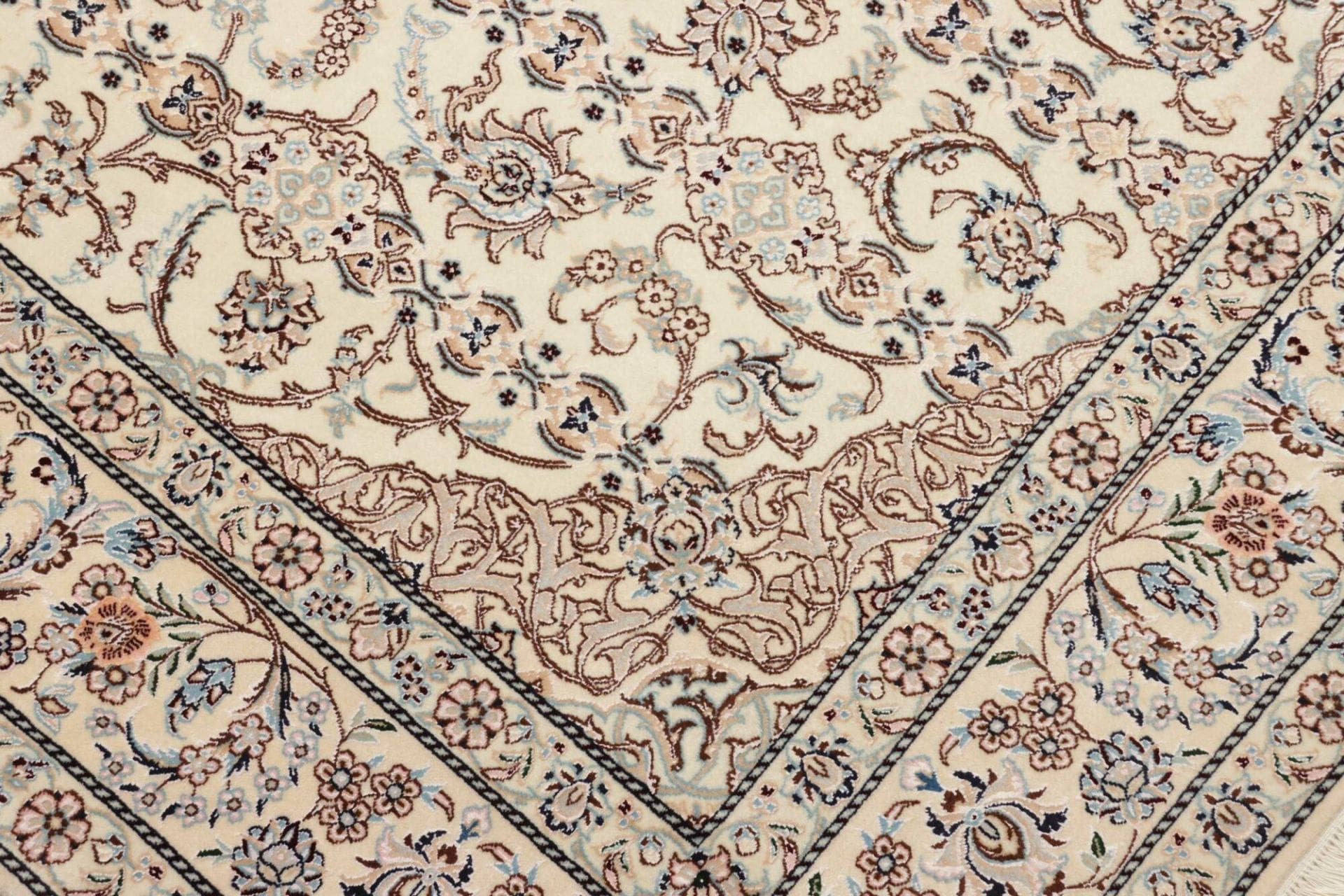Nain Perserteppich aus Iran, 164 × 237 cm