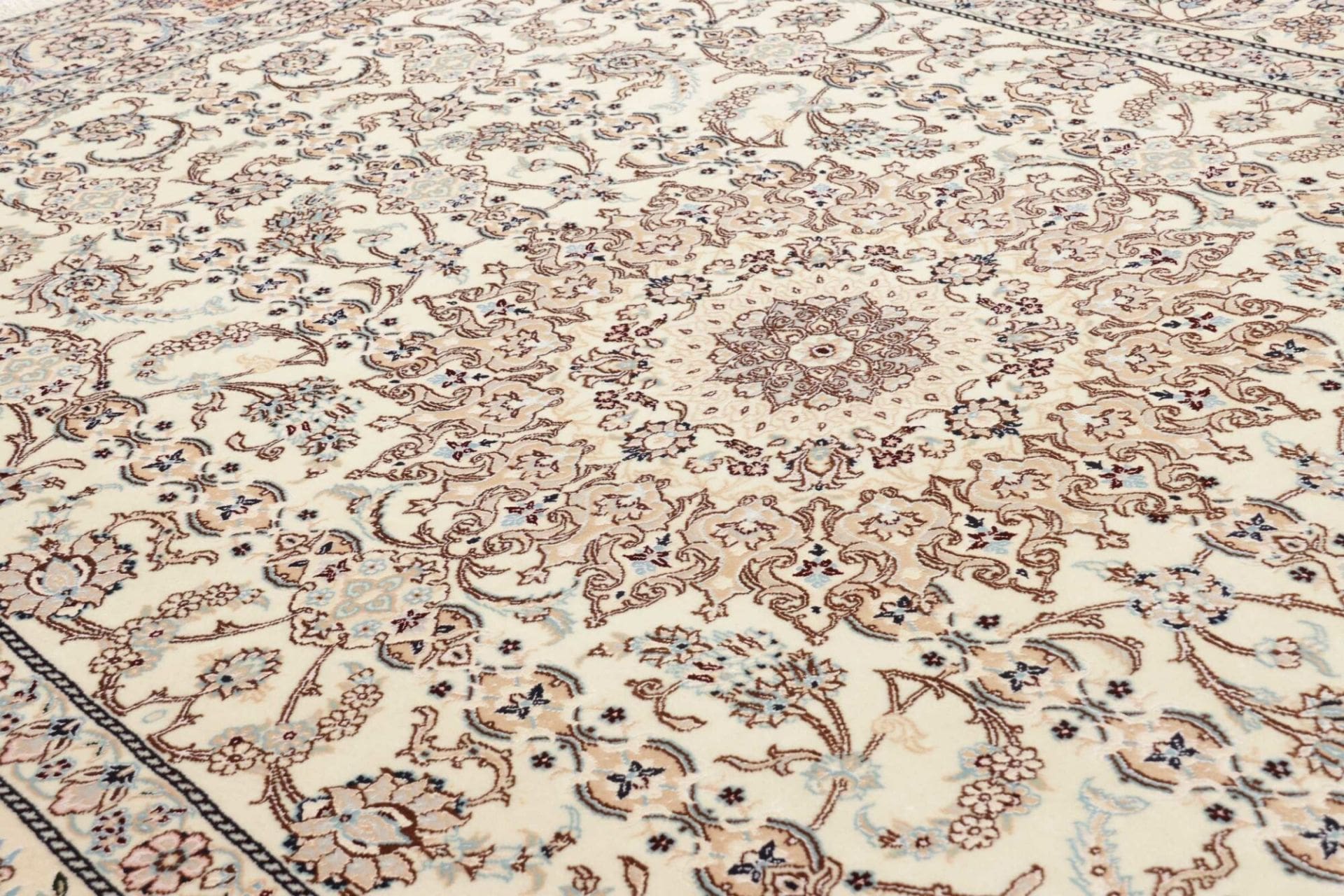Nain Perserteppich aus Iran, 164 × 237 cm