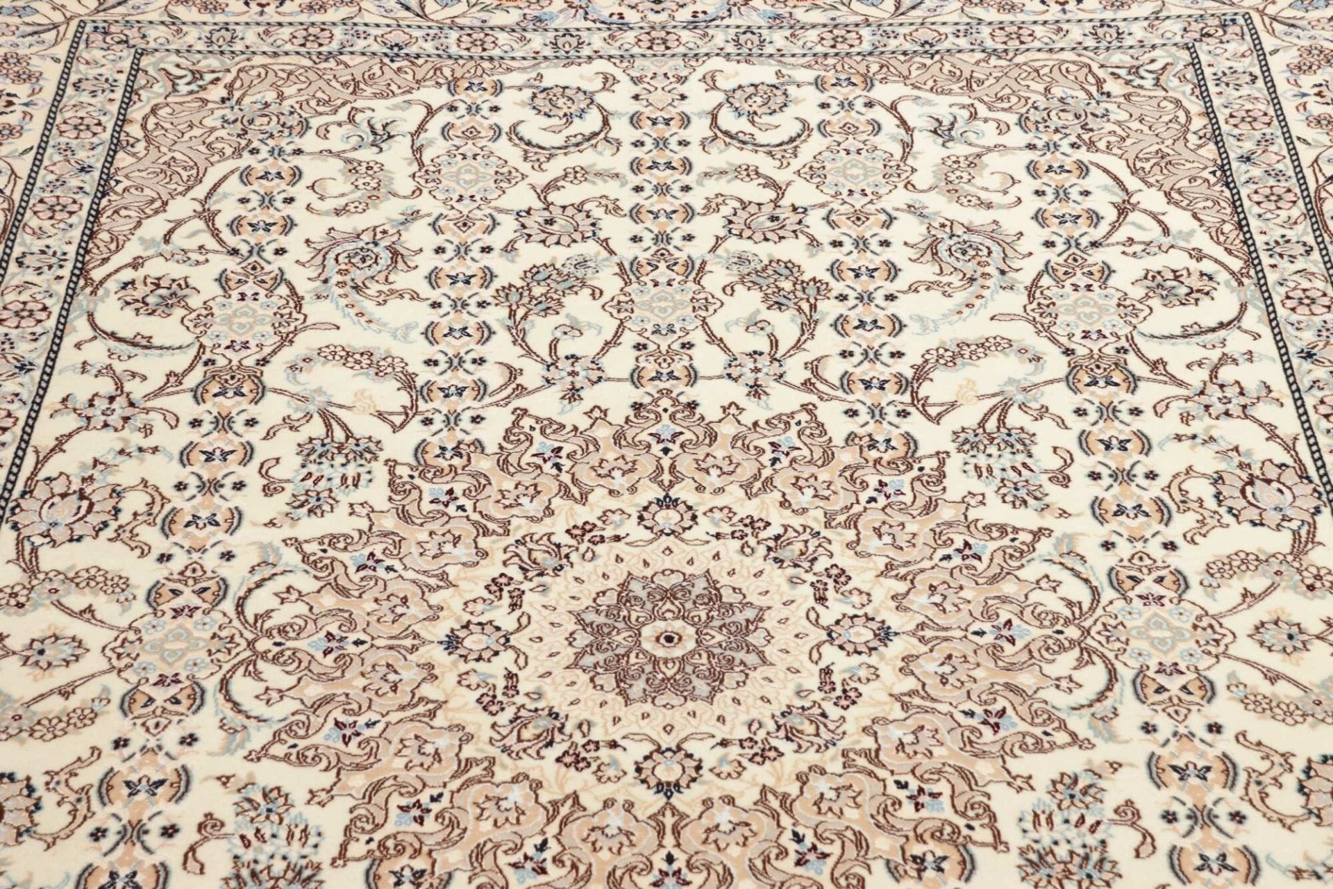 Nain Perserteppich aus Iran, 164 × 237 cm