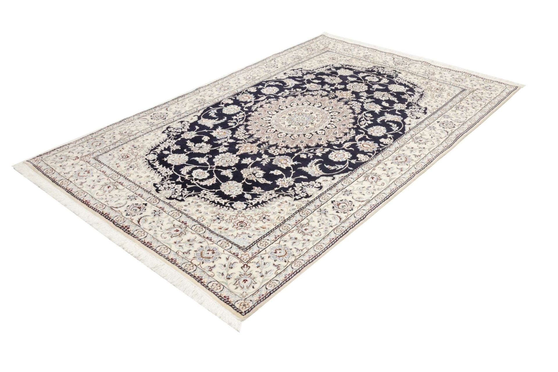 Handgeknüpfter Nain Perserteppich 156 × 248 cm