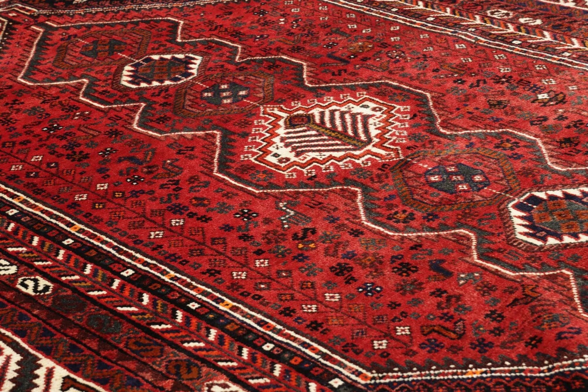 Shiraz Perserteppich aus Iran, 172 × 262 cm