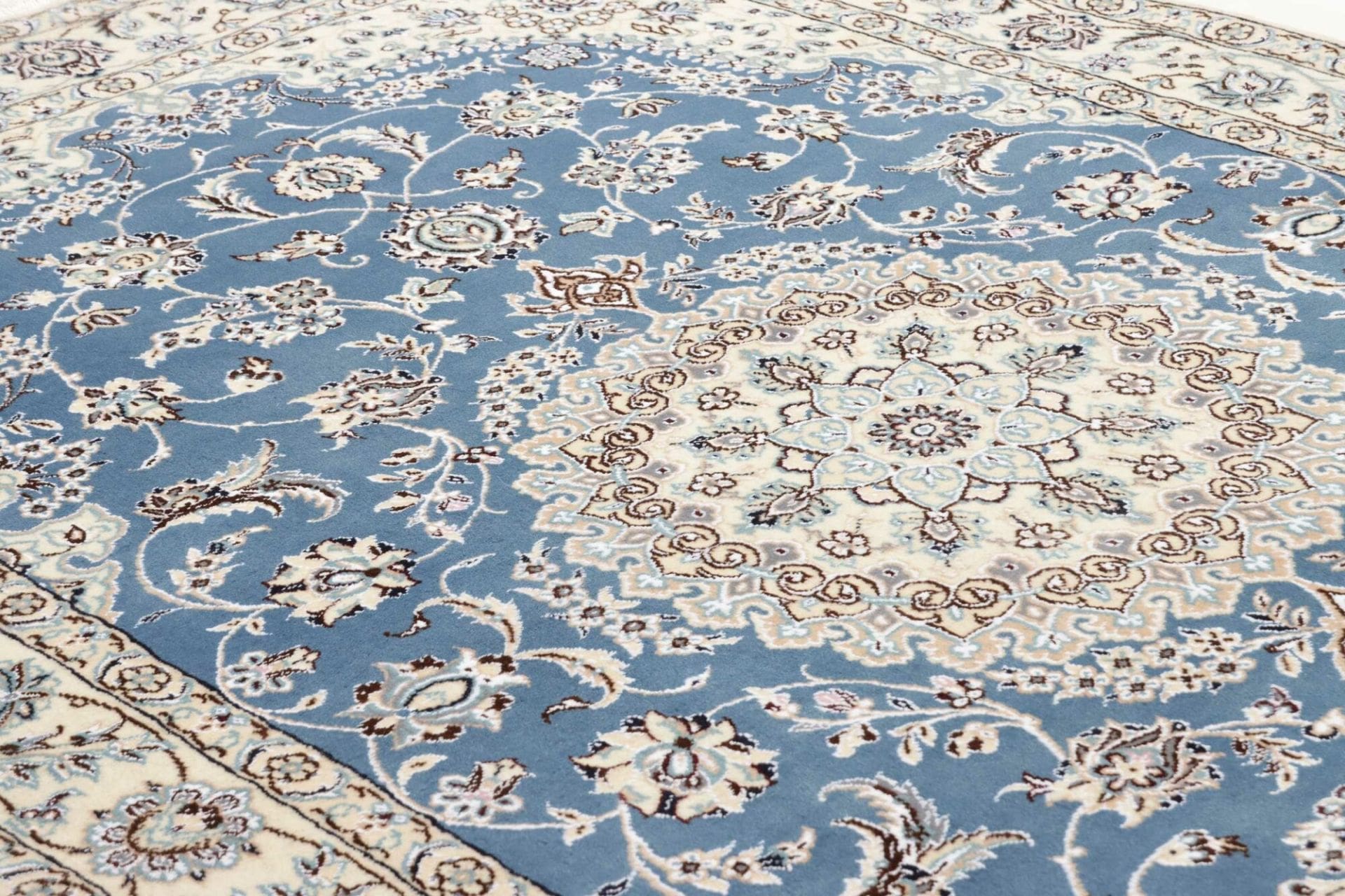 Handgeknüpfter Nain Perserteppich 153 × 236 cm