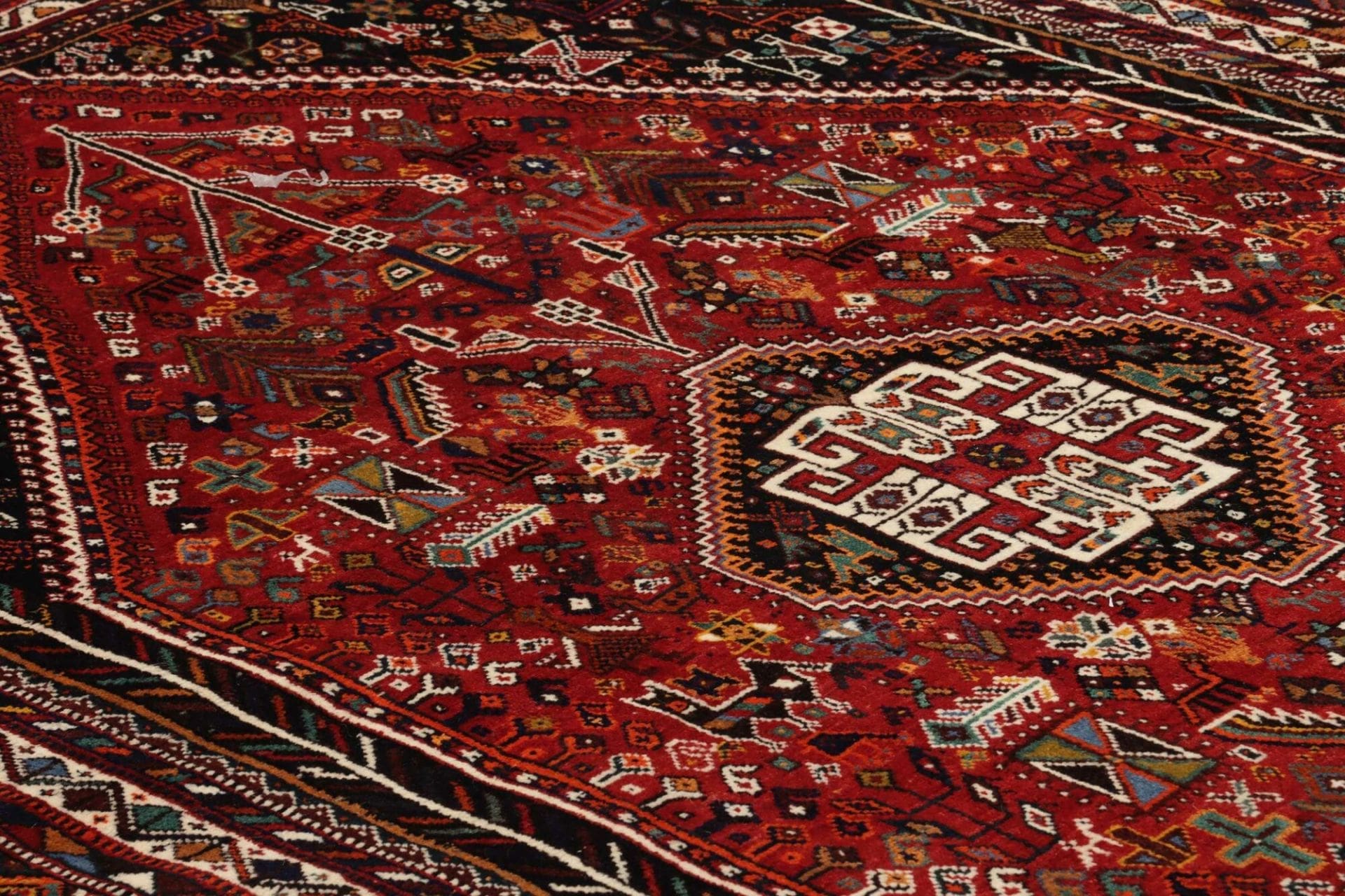 Shiraz Perserteppich 177 × 274 cm aus Wolle, handgeknüpft